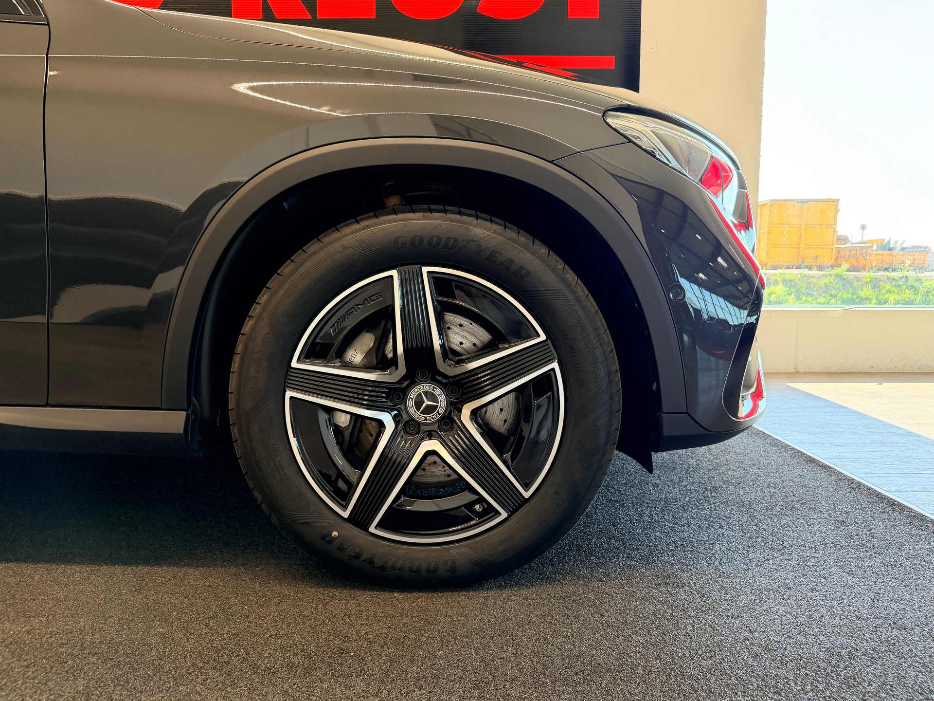 MERCEDES-BENZ GLC 300 d 4Matic 9G-Tronic-image-5
