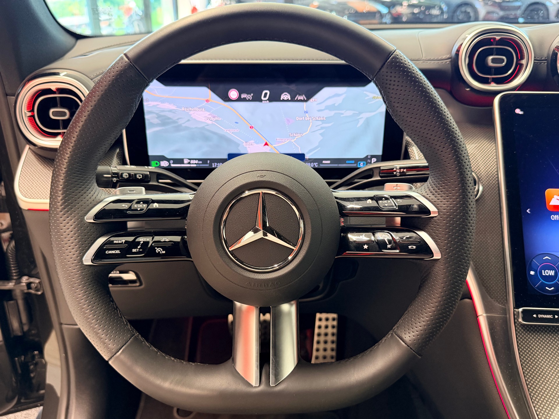 MERCEDES-BENZ GLC 300 d 4Matic 9G-Tronic-image-25