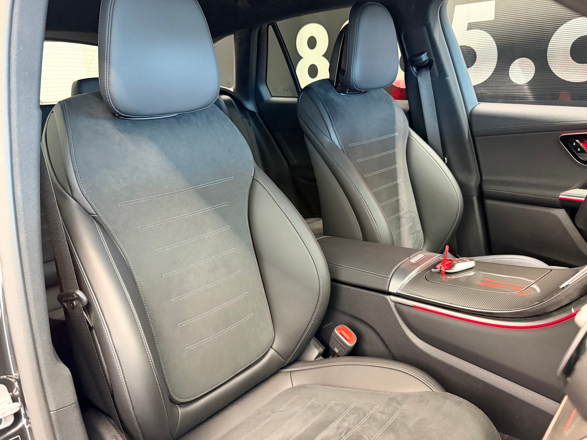 MERCEDES-BENZ GLC 300 d 4Matic 9G-Tronic-image-22
