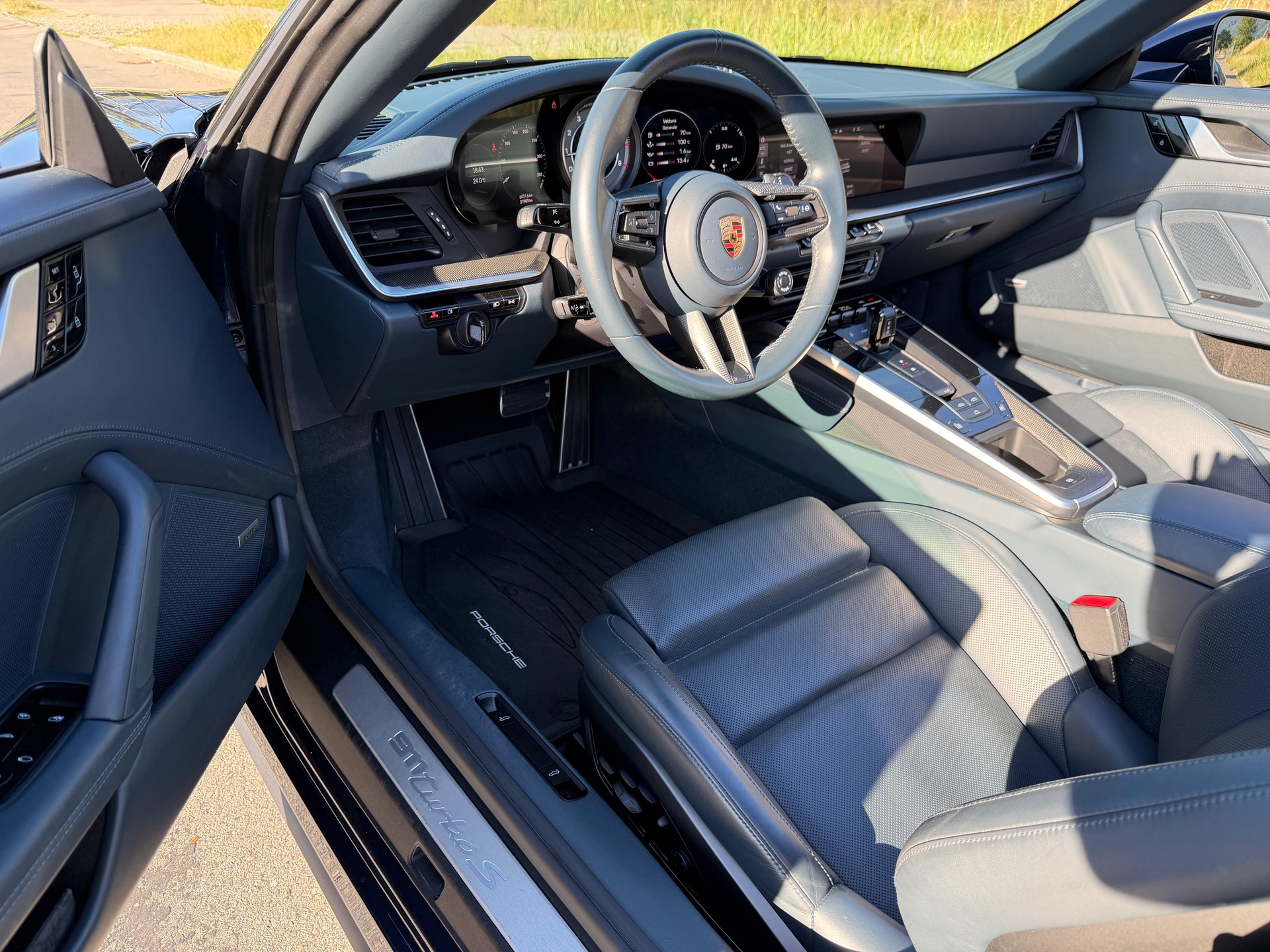 PORSCHE 911 Turbo S Cabriolet PDK | 650 PS | CH Auto Inkl. Approved Garantie 08.2027 | Service Porsche 07.2026-image-3