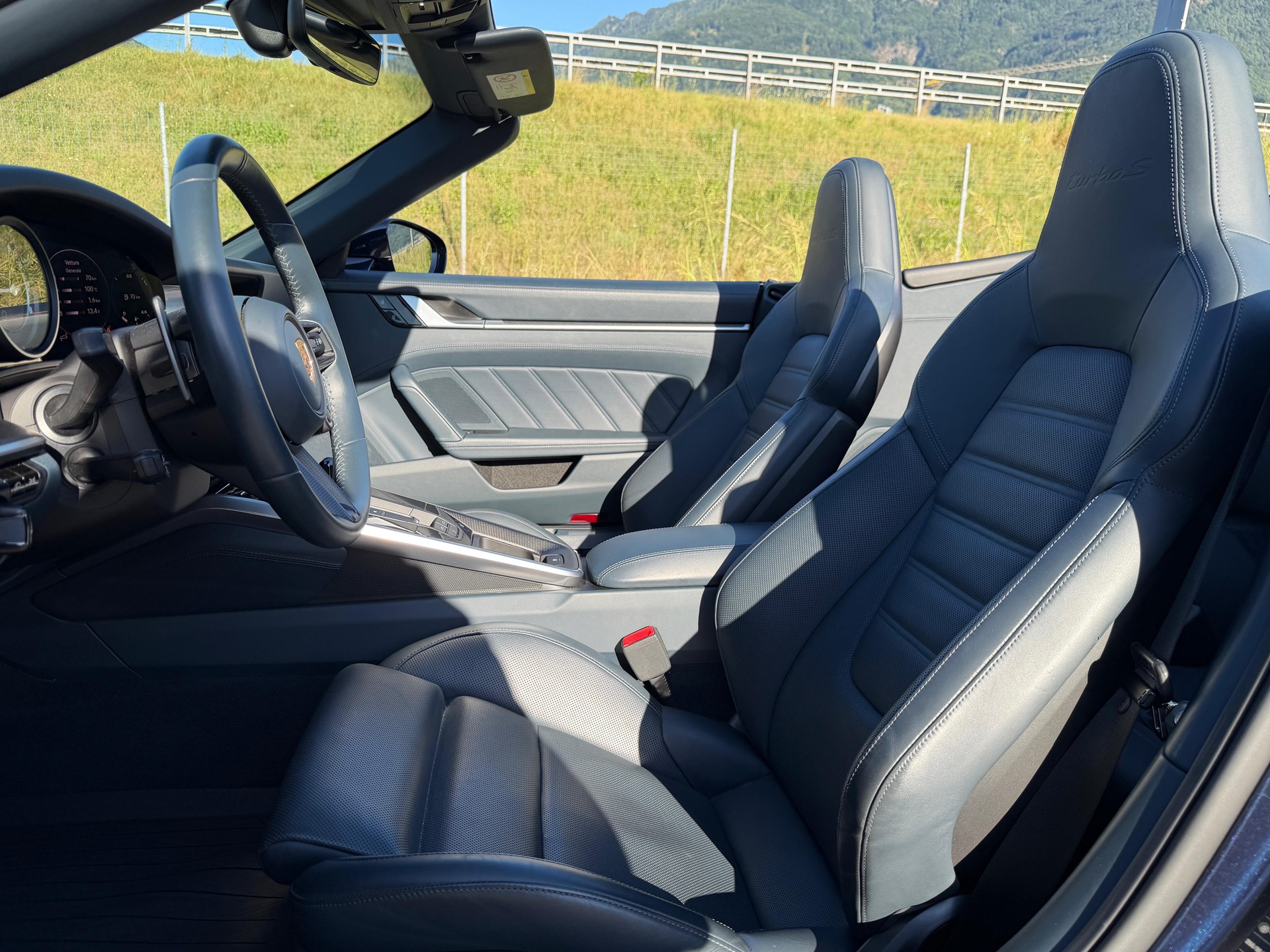 PORSCHE 911 Turbo S Cabriolet PDK | 650 PS | CH Auto Inkl. Approved Garantie 08.2027 | Service Porsche 07.2026-image-4