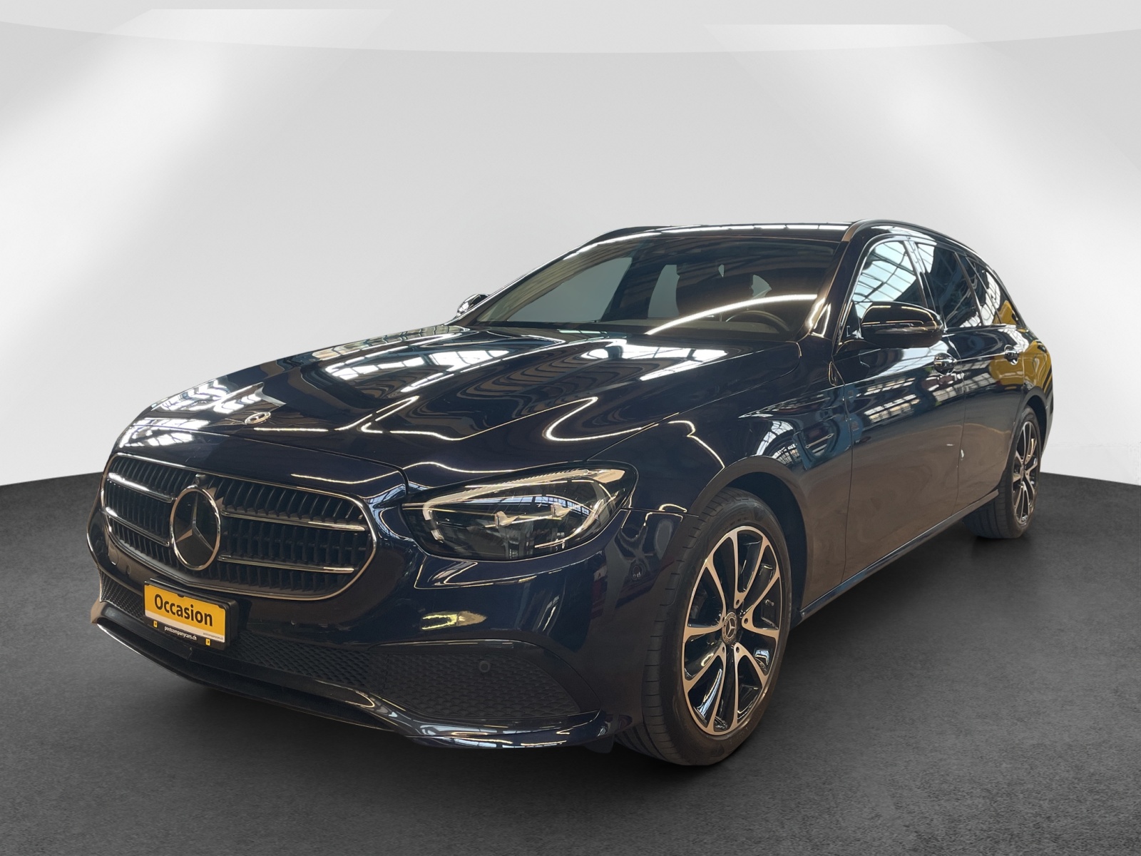 MERCEDES-BENZ E 220 d Avantgarde 4matic Kombi-image-2