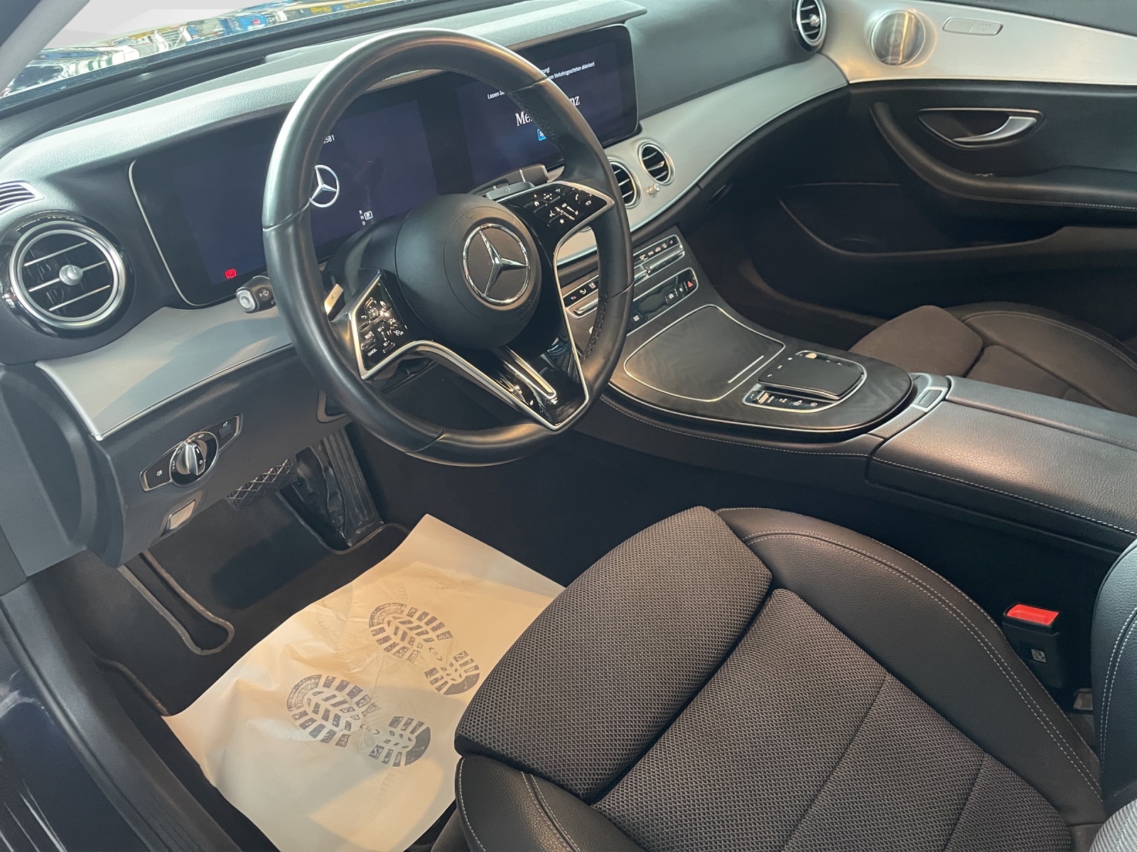 MERCEDES-BENZ E 220 d Avantgarde 4matic Kombi-image-6