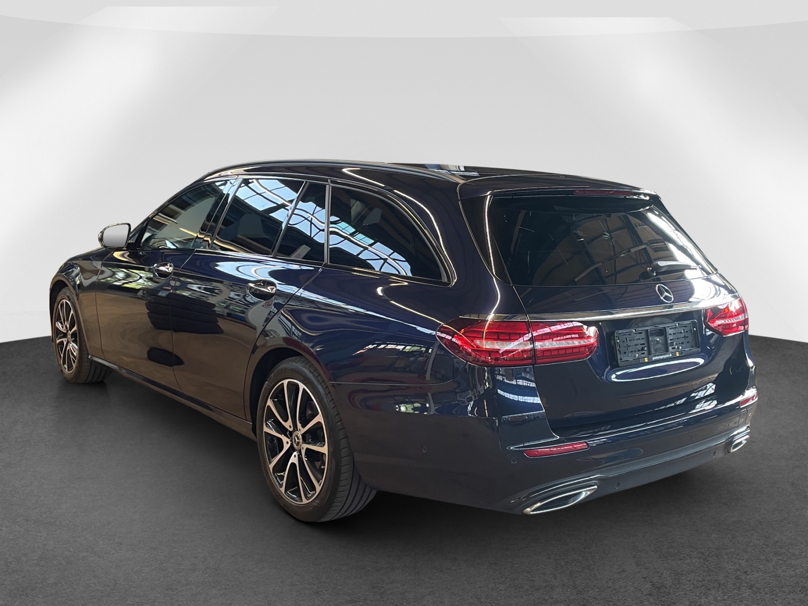 MERCEDES-BENZ E 220 d Avantgarde 4matic Kombi-image-3