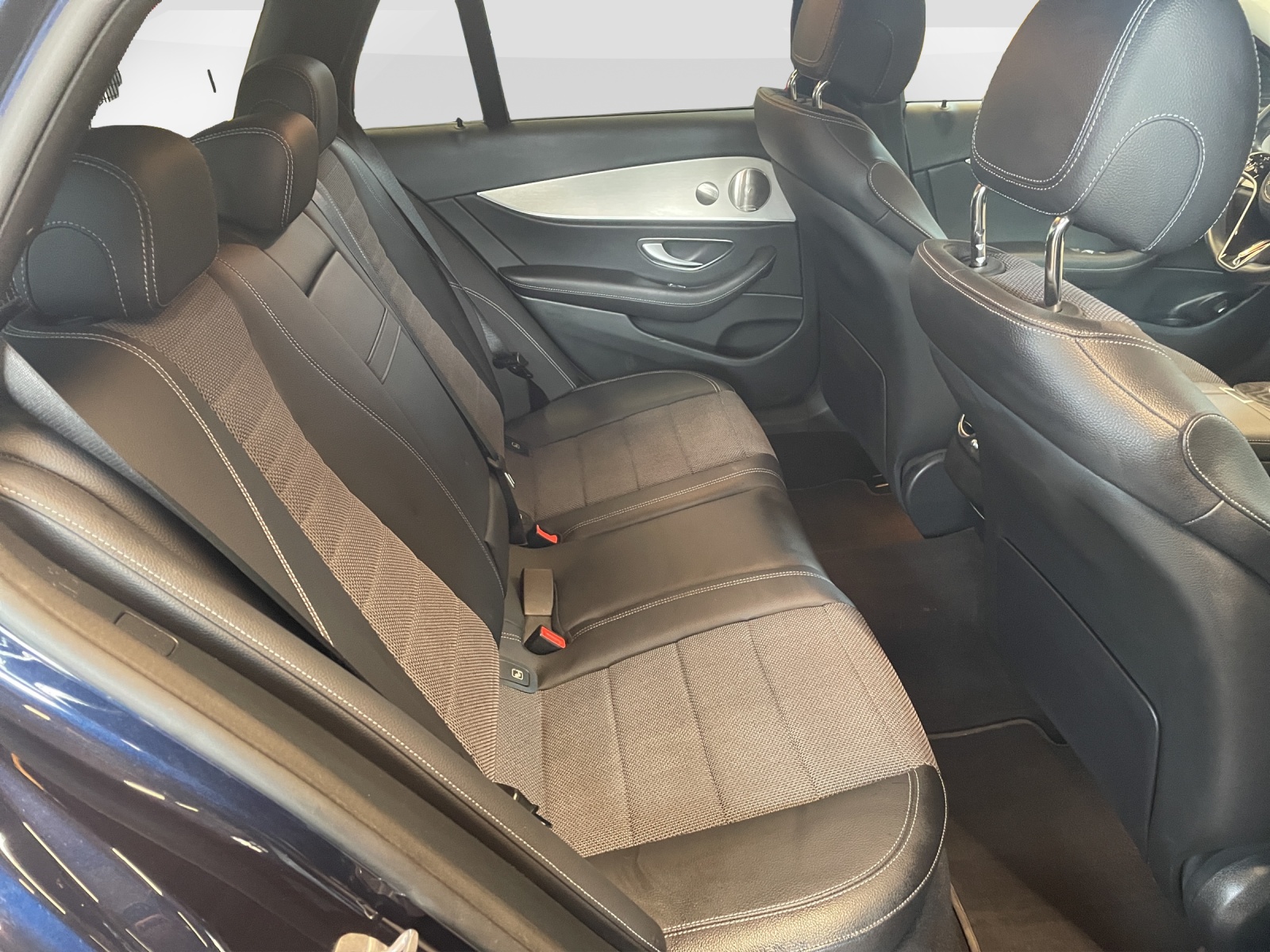 MERCEDES-BENZ E 220 d Avantgarde 4matic Kombi-image-9