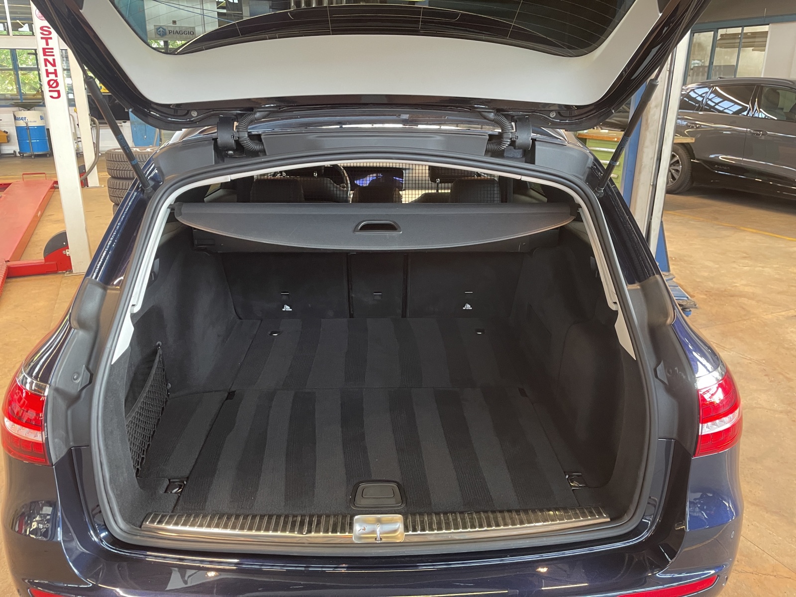 MERCEDES-BENZ E 220 d Avantgarde 4matic Kombi-image-10