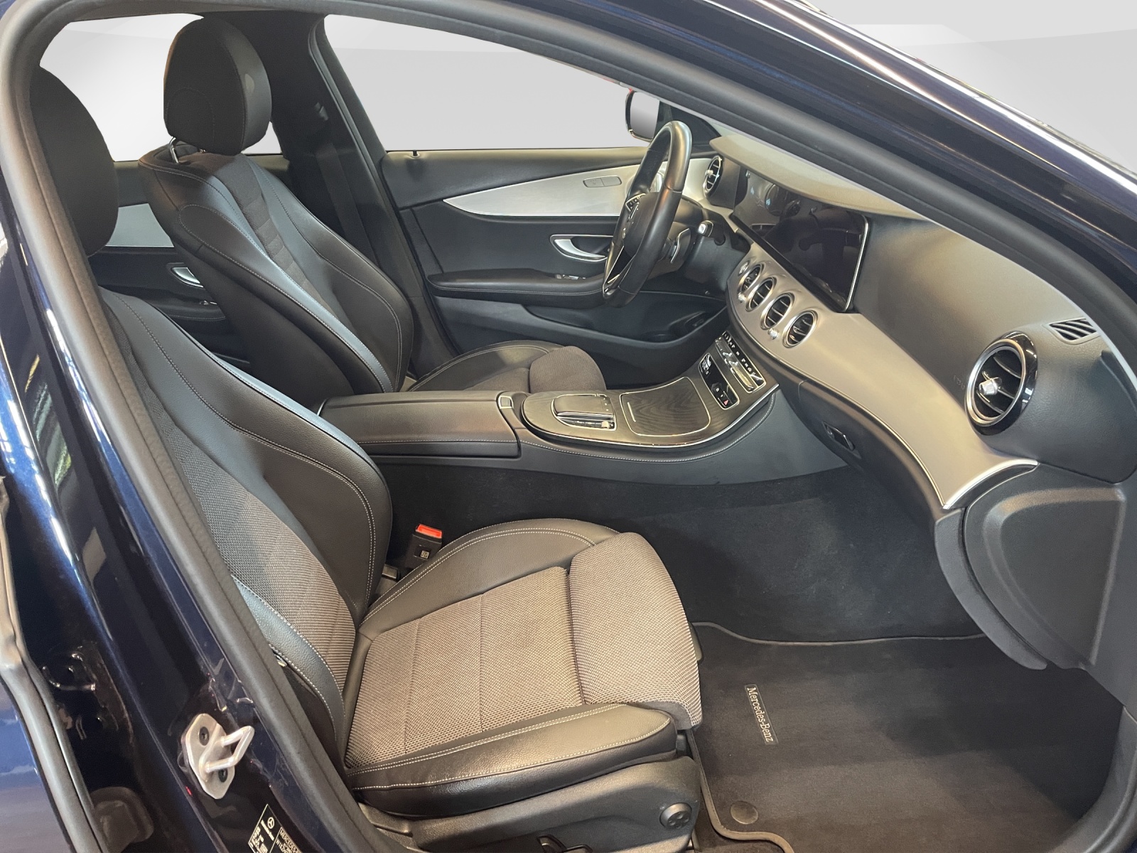 MERCEDES-BENZ E 220 d Avantgarde 4matic Kombi-image-8
