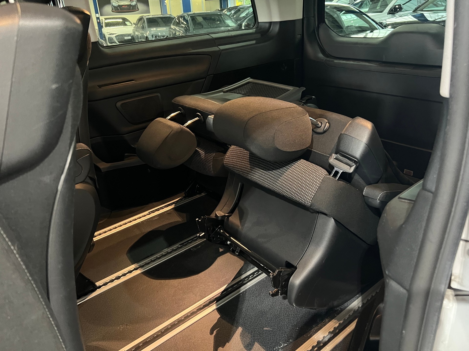 MERCEDES-BENZ V 300 d lang 4Matic 9G-Tronic**6-Plätzer,Anhängerkupplung,360 Kamera**-image-12