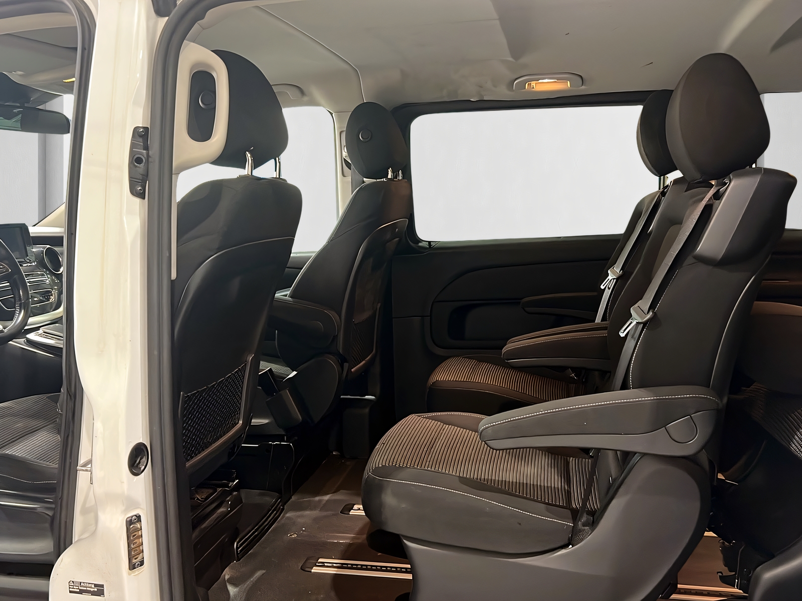MERCEDES-BENZ V 300 d lang 4Matic 9G-Tronic**6-Plätzer,Anhängerkupplung,360 Kamera**-image-8