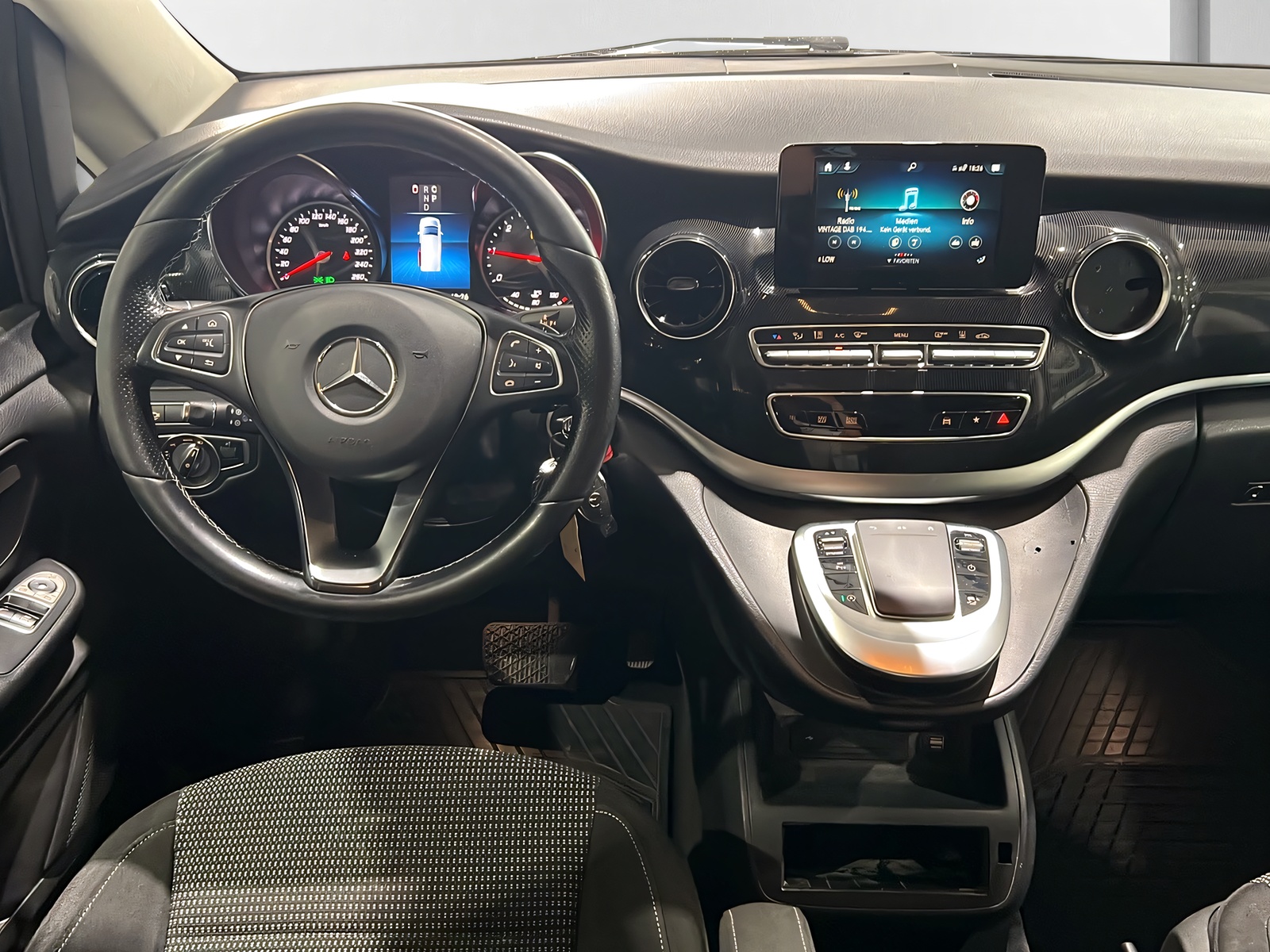 MERCEDES-BENZ V 300 d lang 4Matic 9G-Tronic**6-Plätzer,Anhängerkupplung,360 Kamera**-image-9