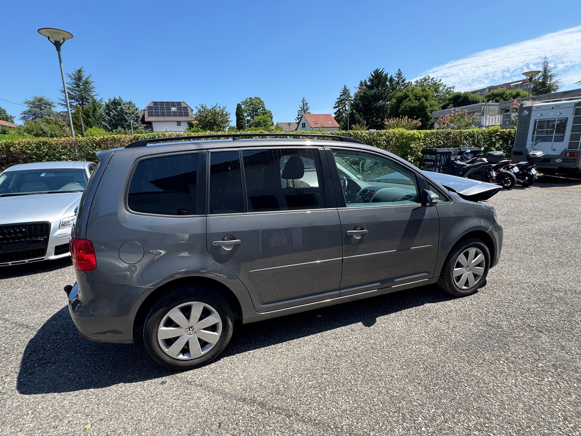 VW Touran 2.0 TDI Comfortline-image-1