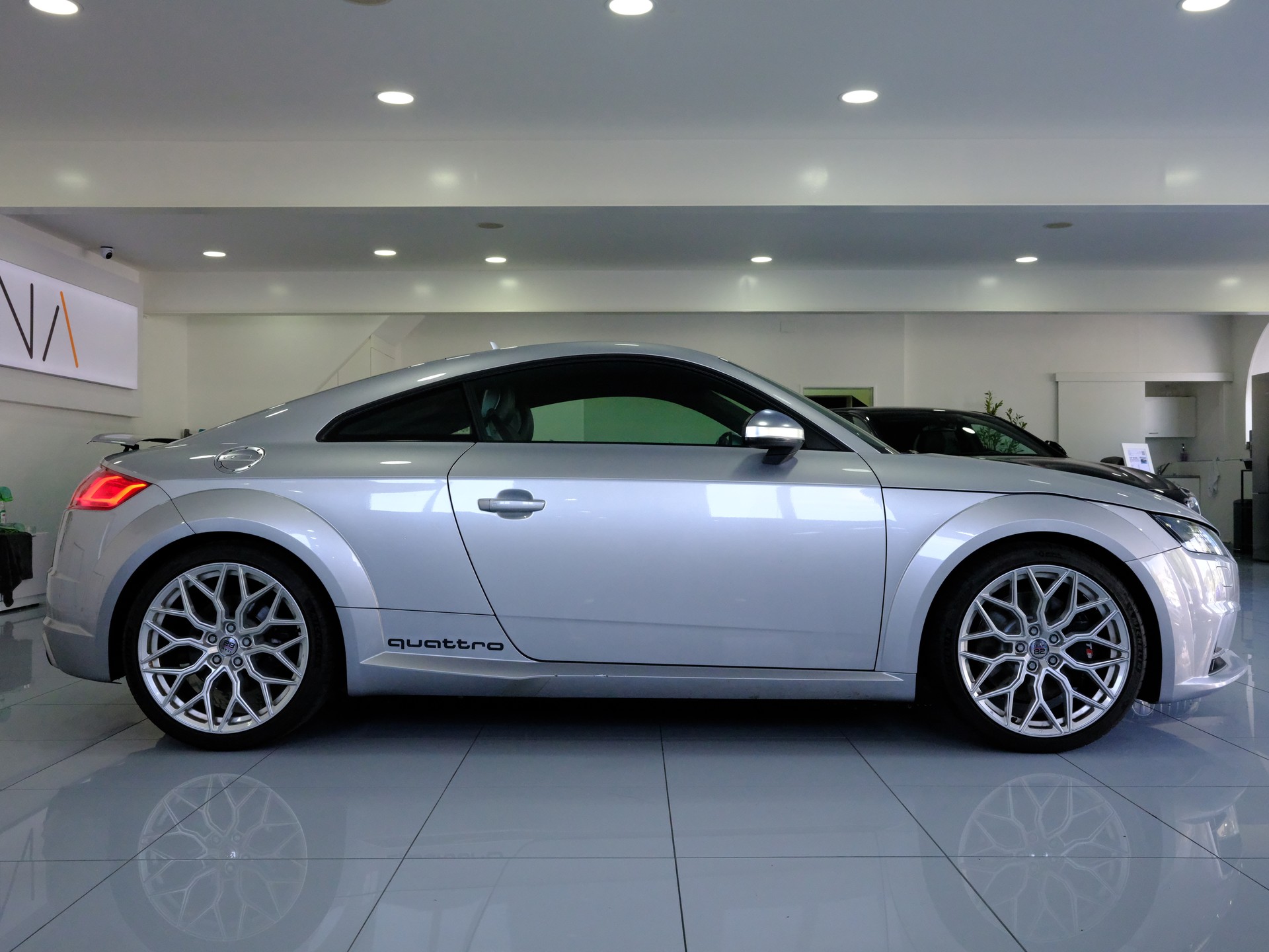 AUDI TTS Coupé 2.0 TFSI quattro-image-7