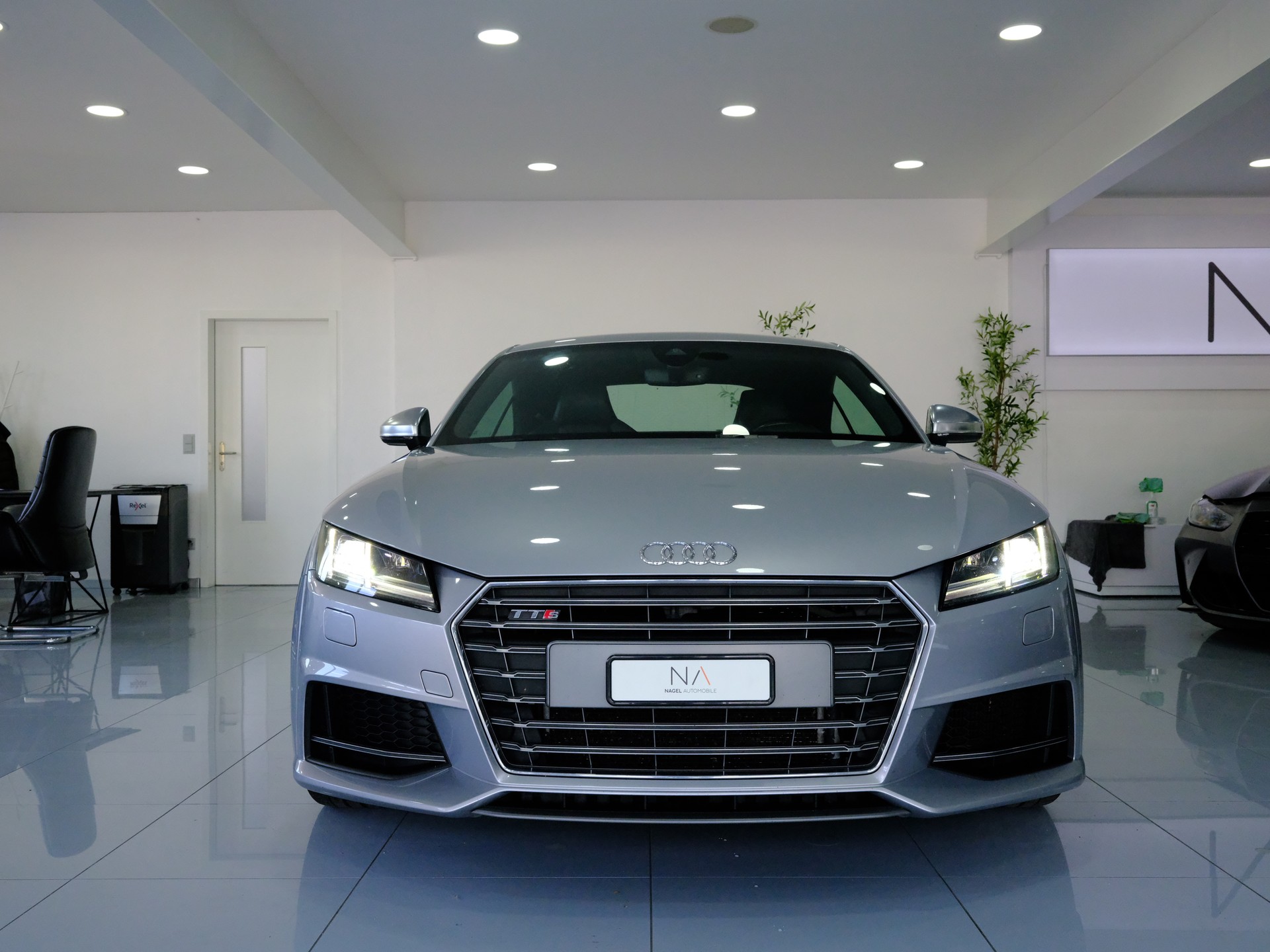AUDI TTS Coupé 2.0 TFSI quattro-showroom-element-2