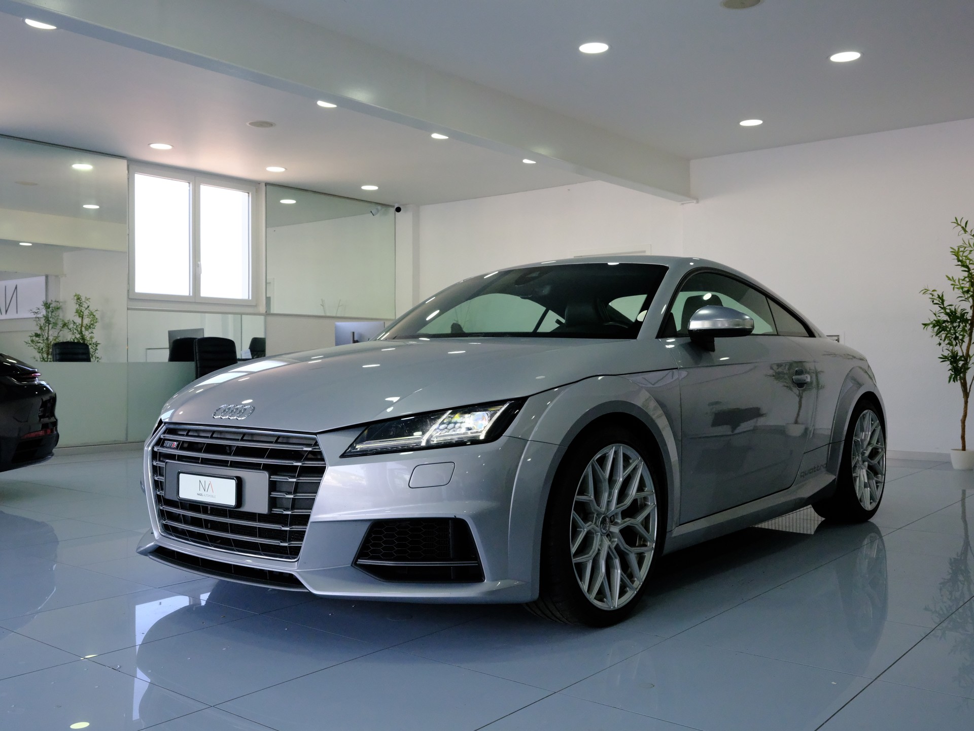 AUDI TTS Coupé 2.0 TFSI quattro-showroom-element-3