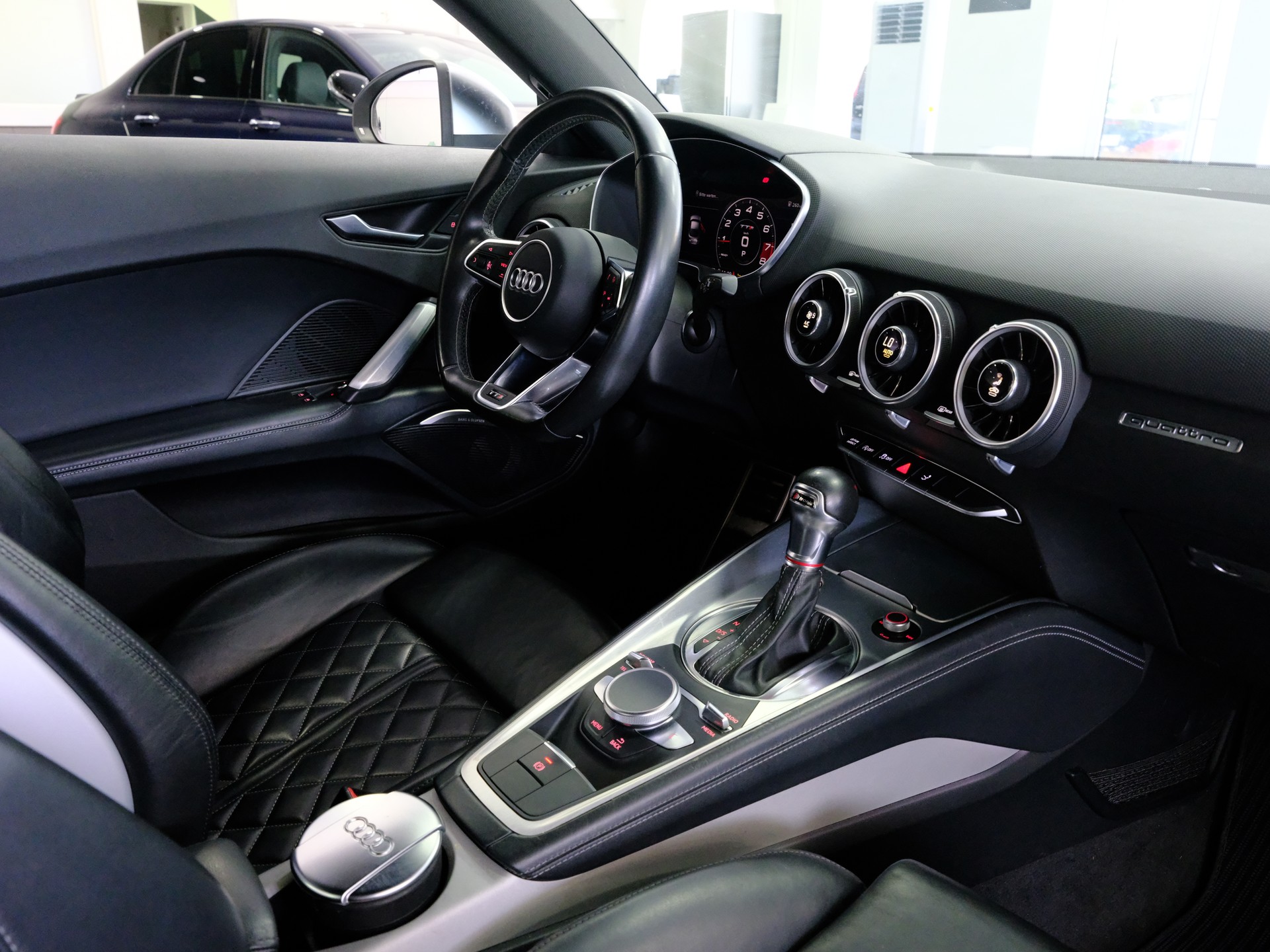 AUDI TTS Coupé 2.0 TFSI quattro-image-13