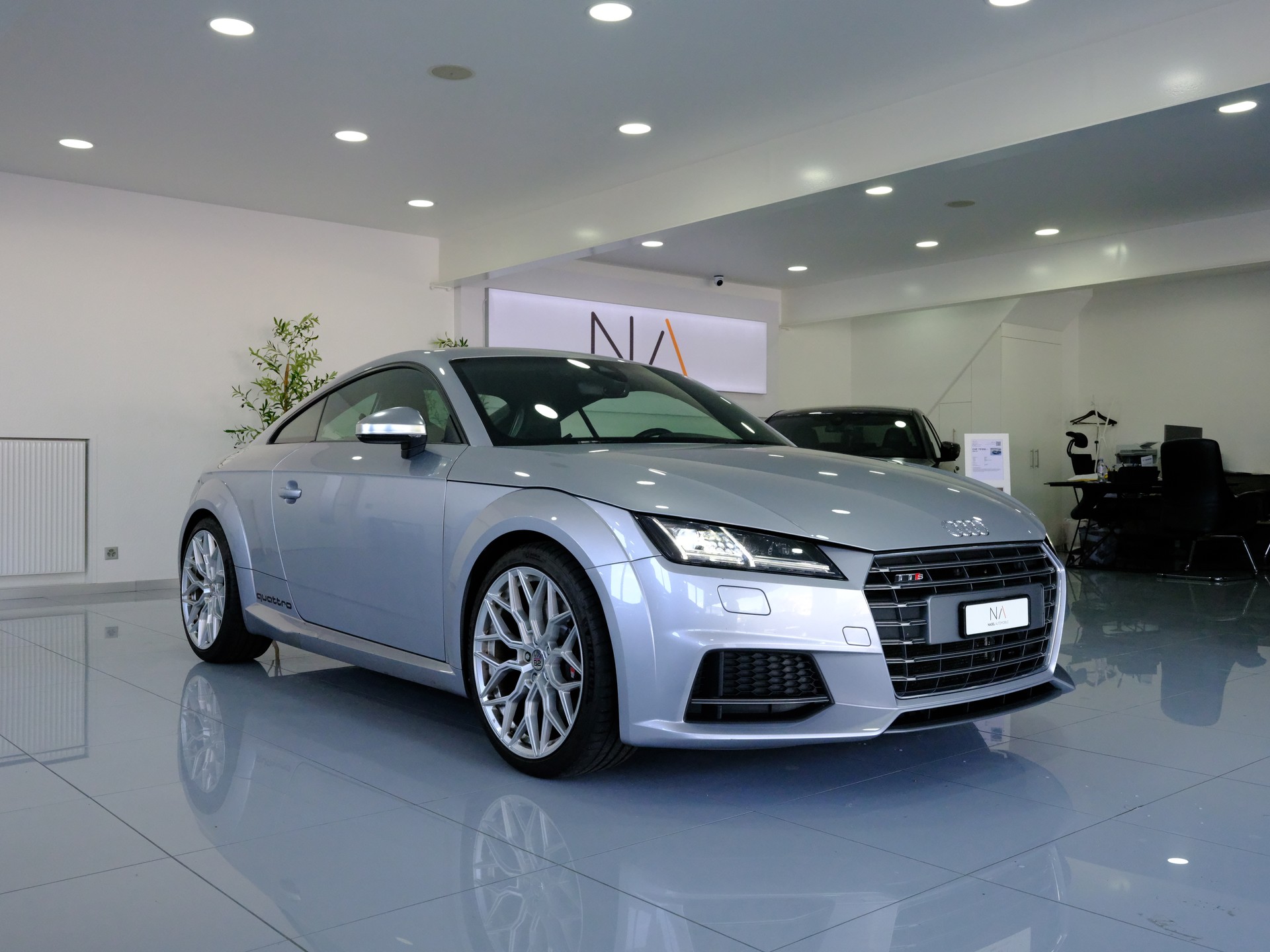 AUDI TTS Coupé 2.0 TFSI quattro-showroom-element-1