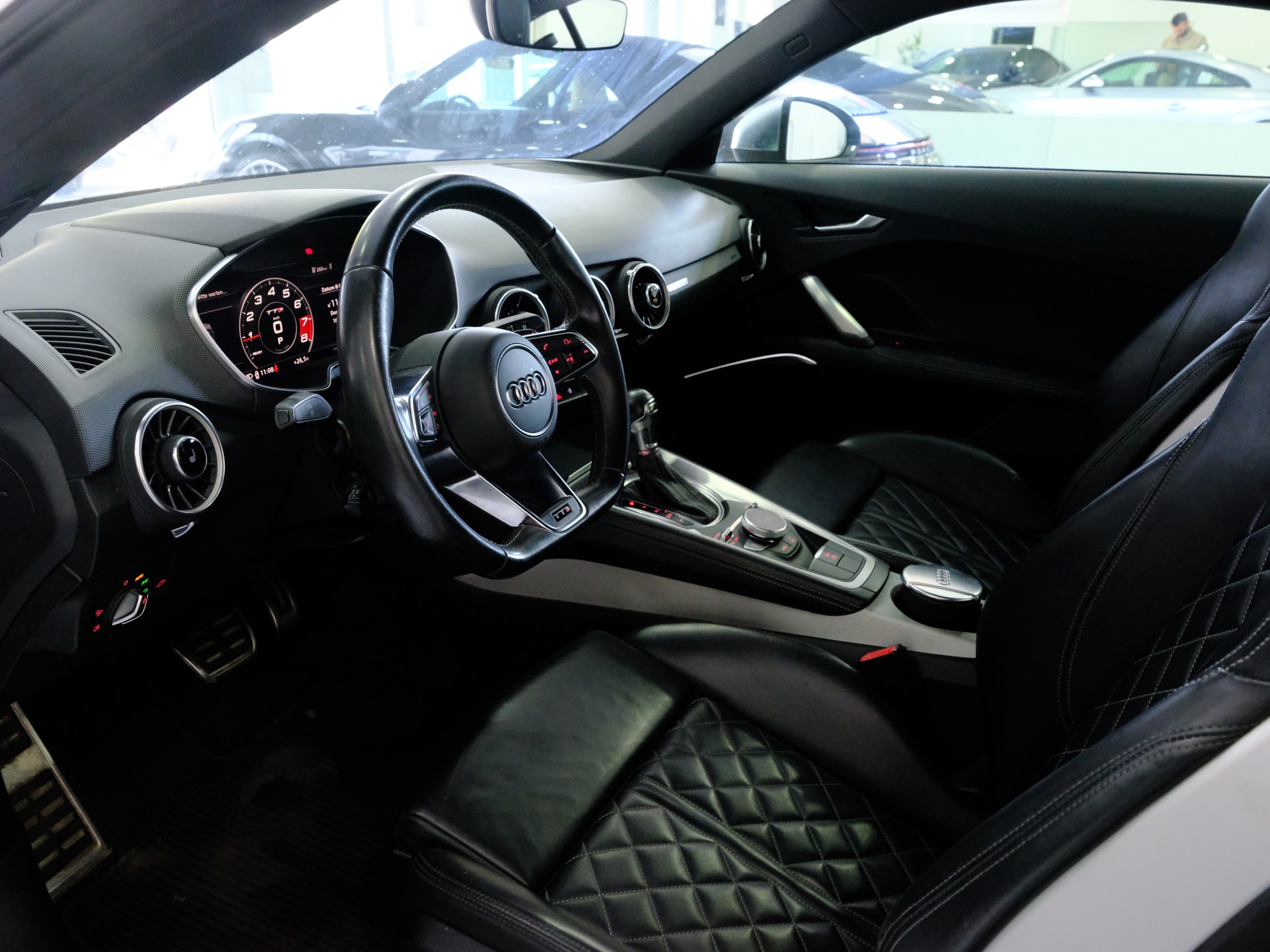 AUDI TTS Coupé 2.0 TFSI quattro-image-9
