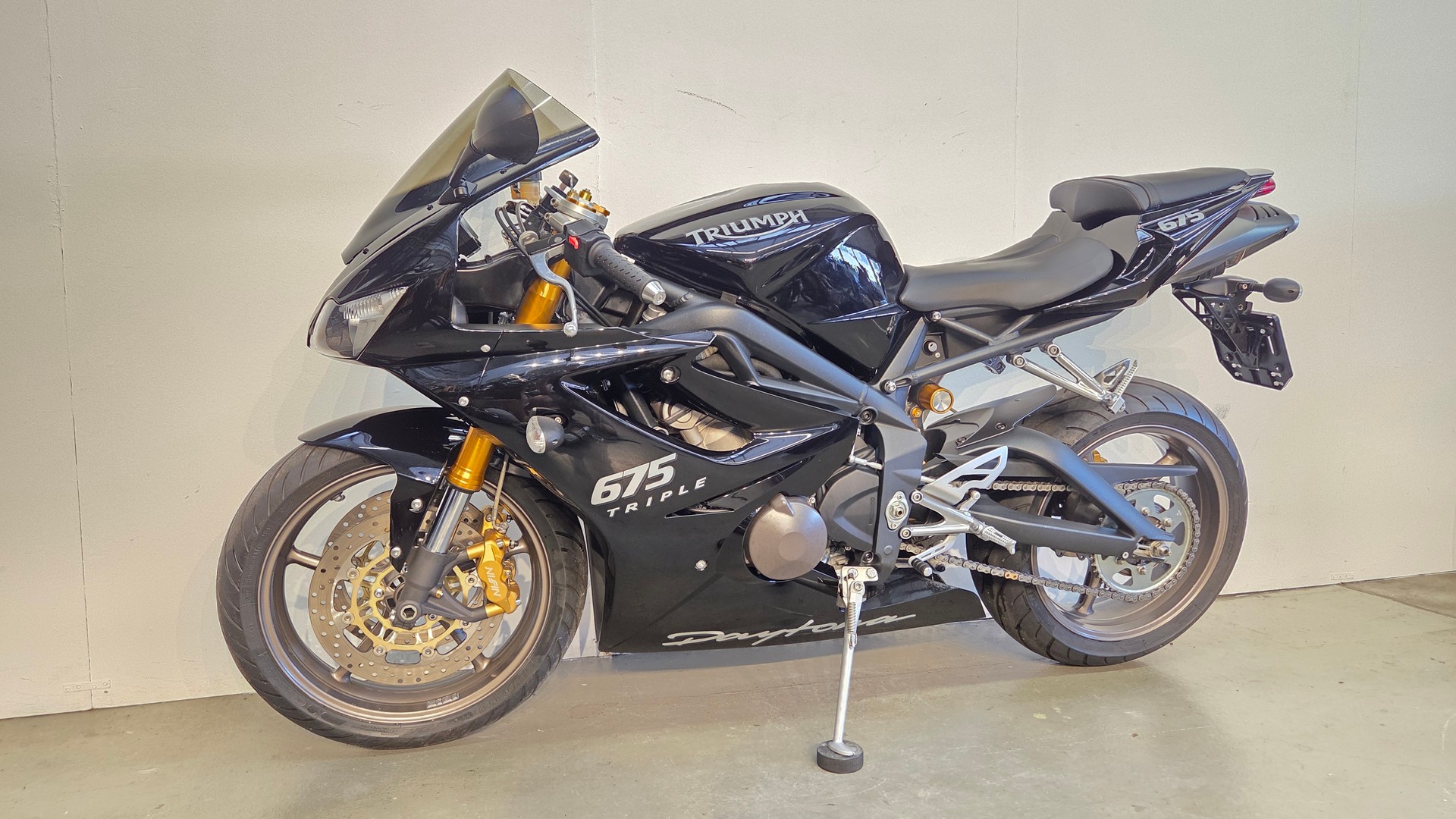 TRIUMPH Daytona 675-showroom-element-3