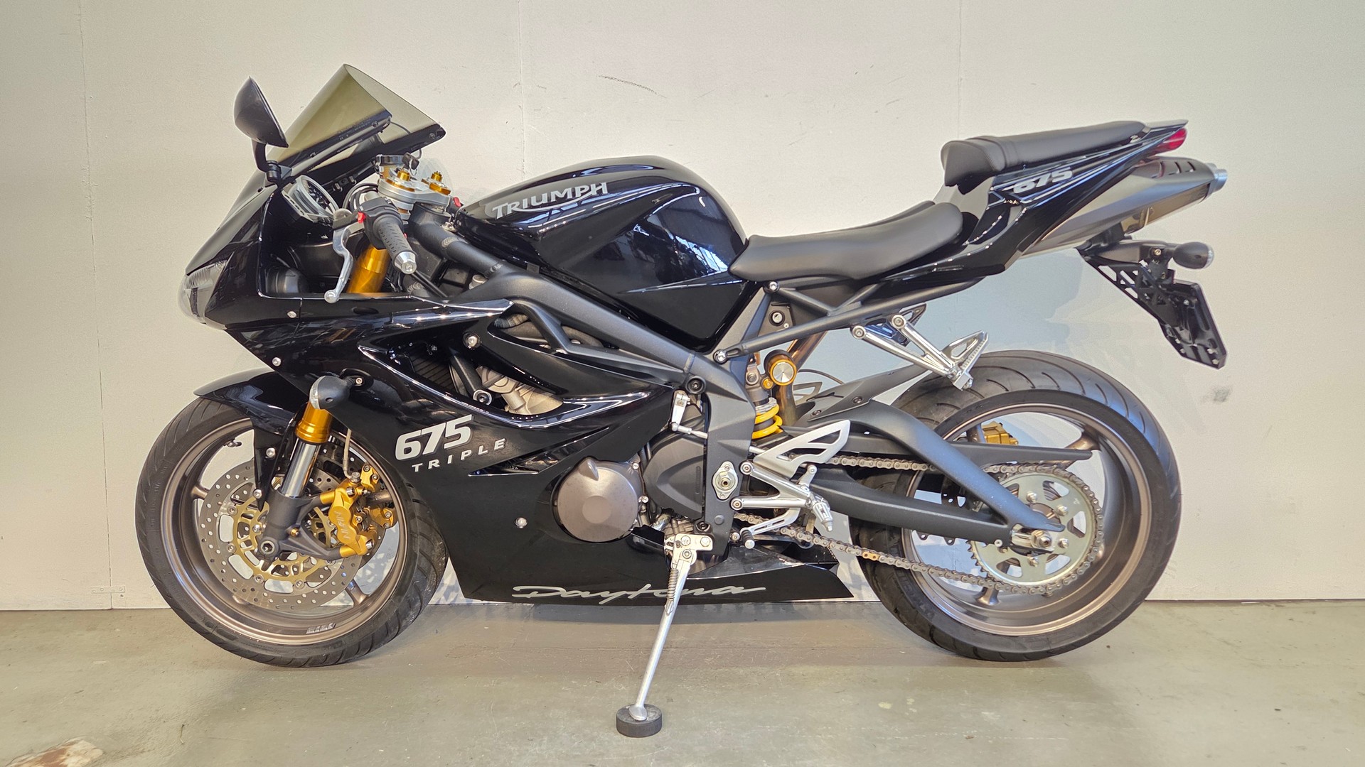 TRIUMPH Daytona 675-showroom-element-1
