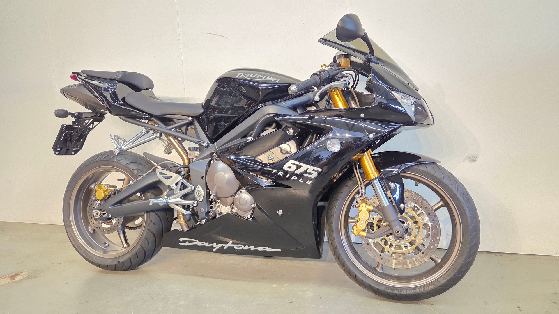 TRIUMPH Daytona 675-showroom-element-2