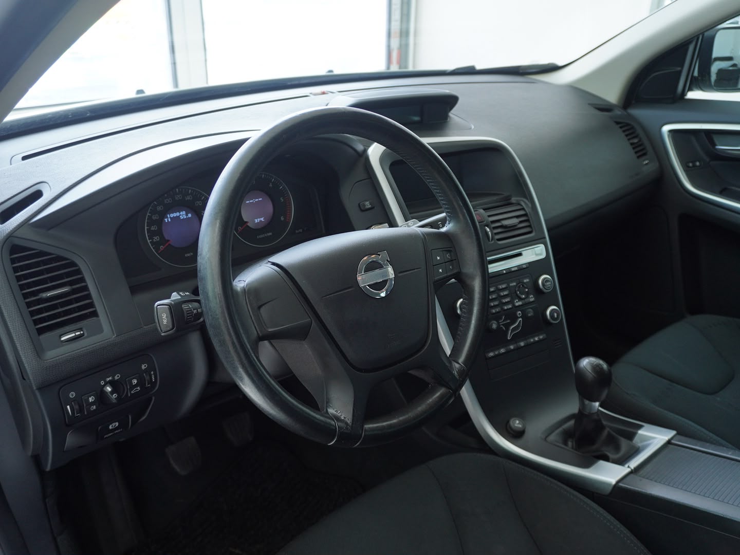 VOLVO XC60 2.4D-image-2