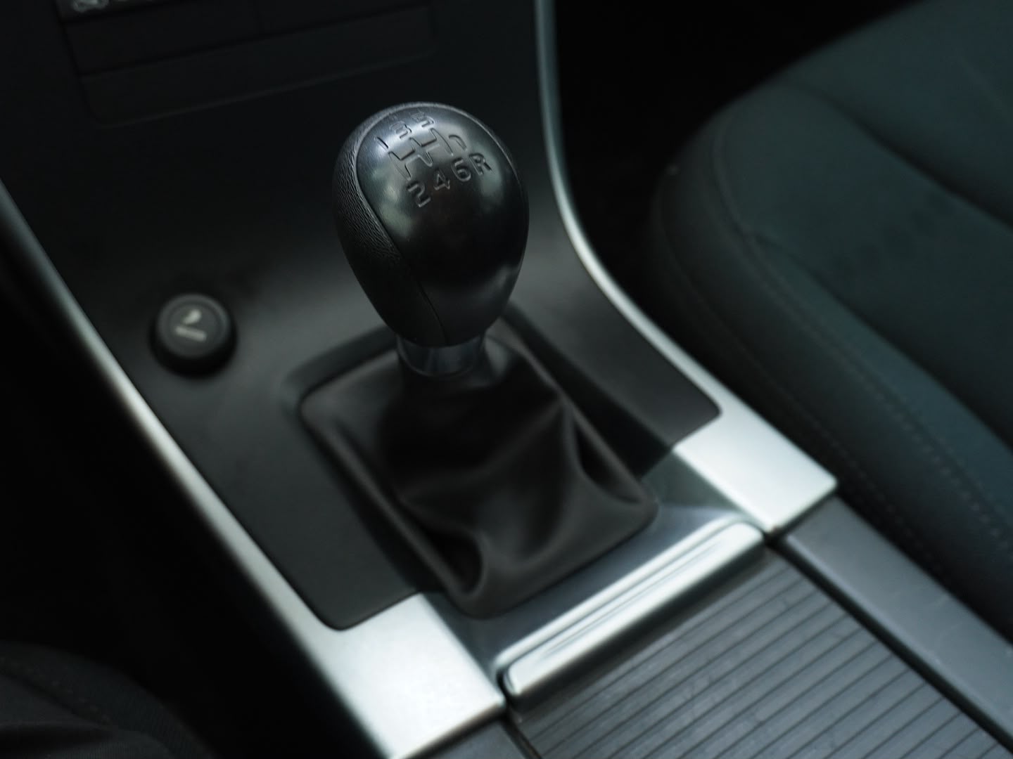 VOLVO XC60 2.4D-image-7