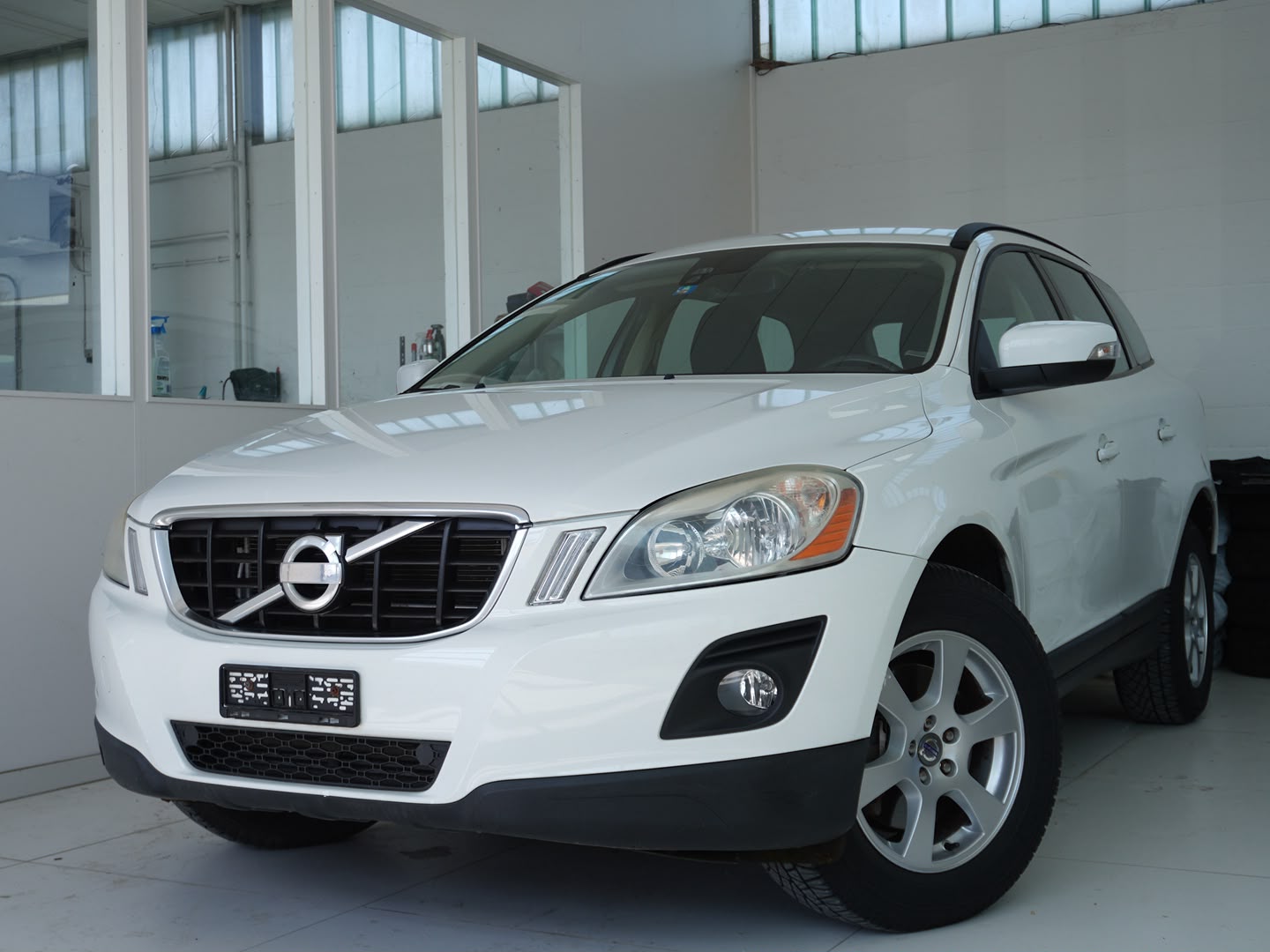 VOLVO XC60 2.4D-image-0