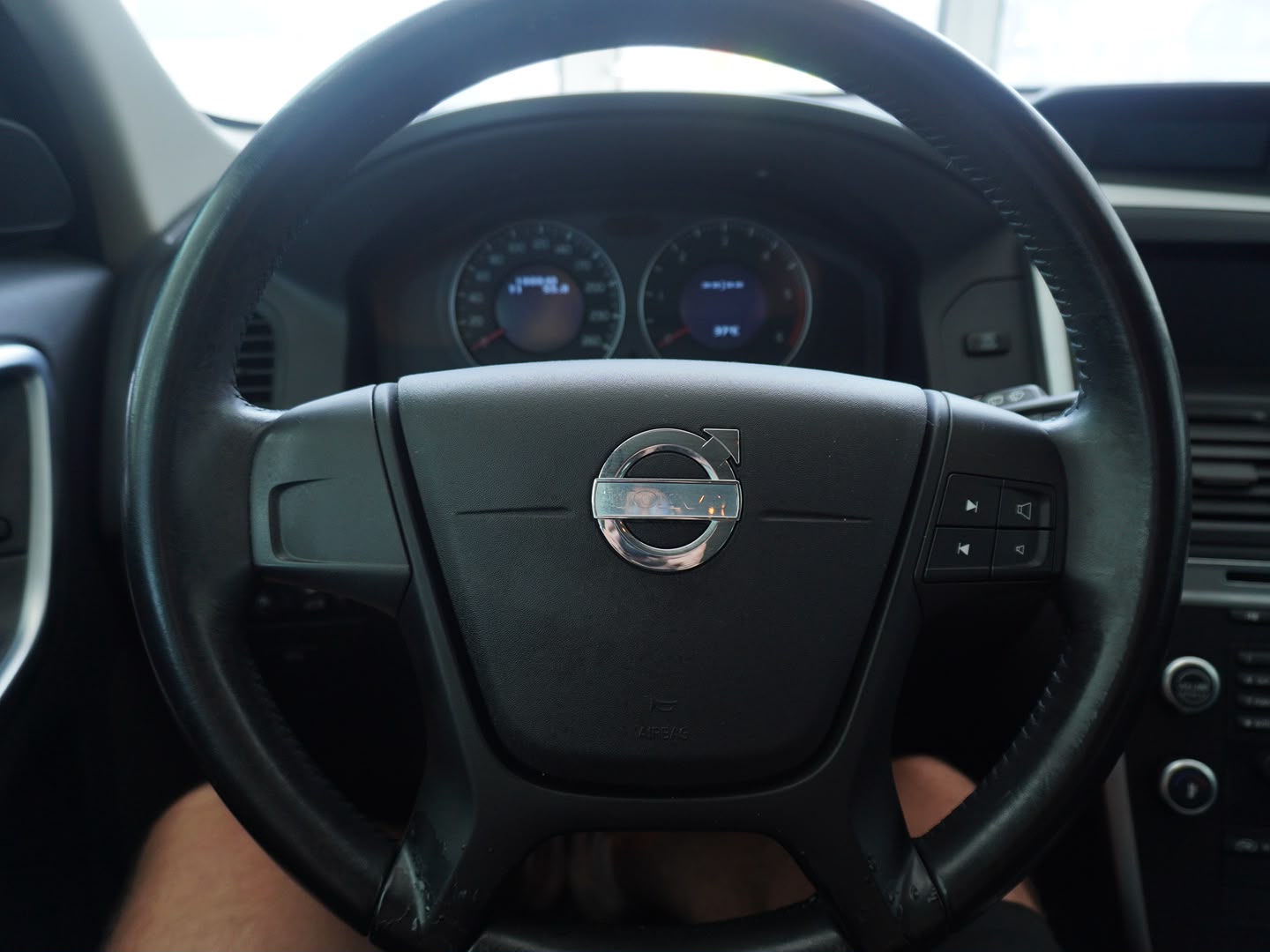 VOLVO XC60 2.4D-image-5
