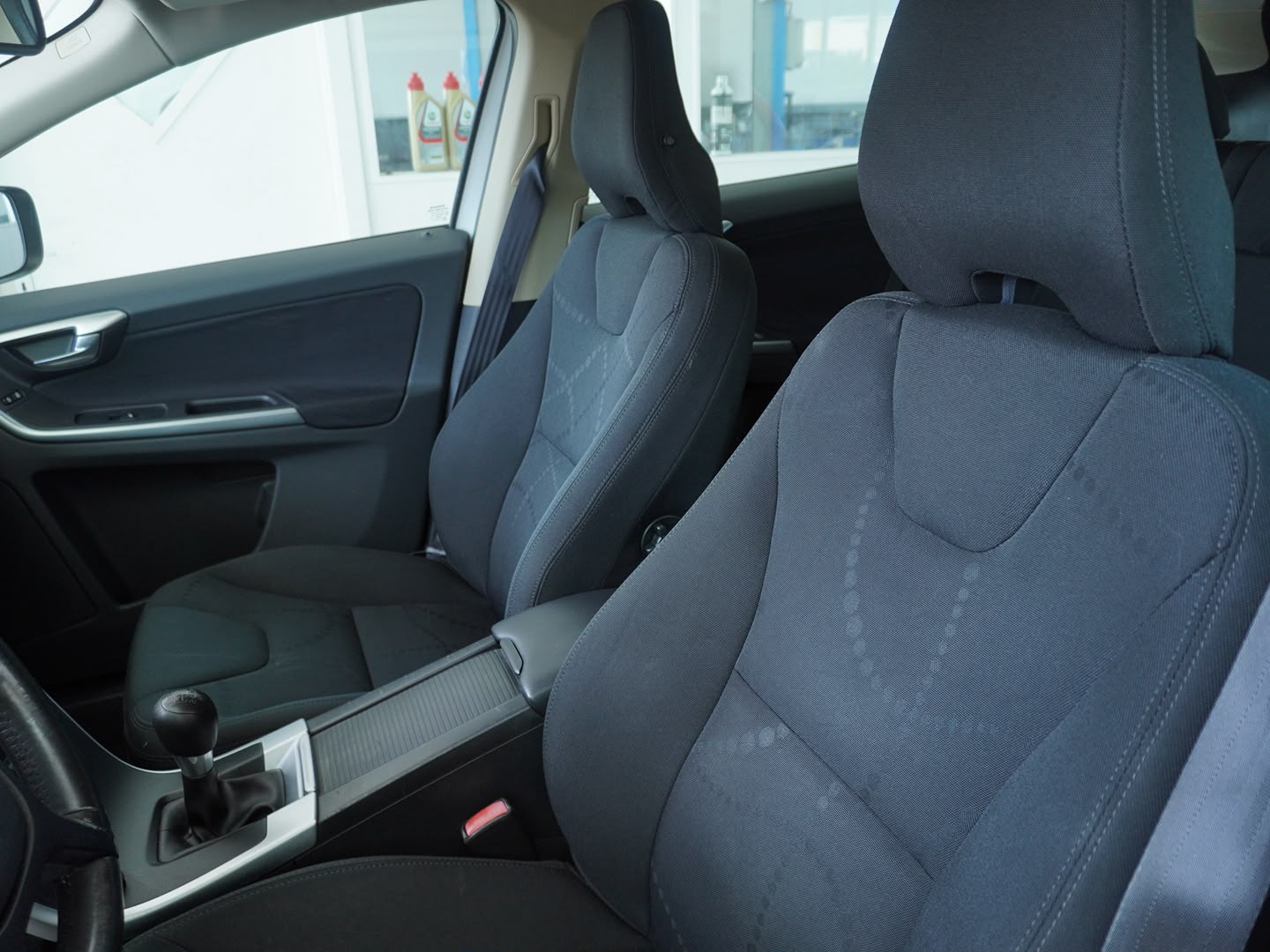 VOLVO XC60 2.4D-image-3