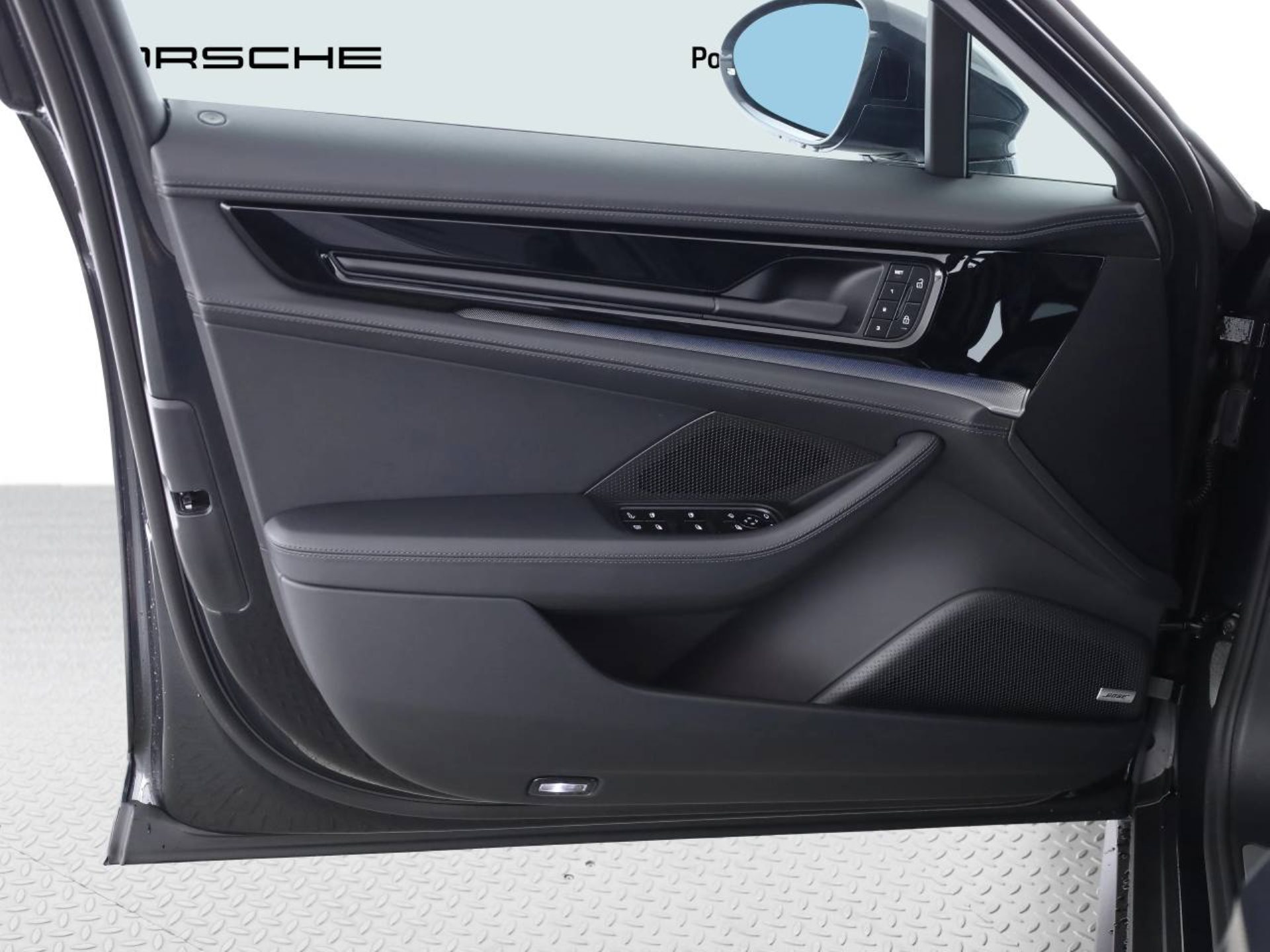 PORSCHE Panamera 4S E-Hybrid-image-11