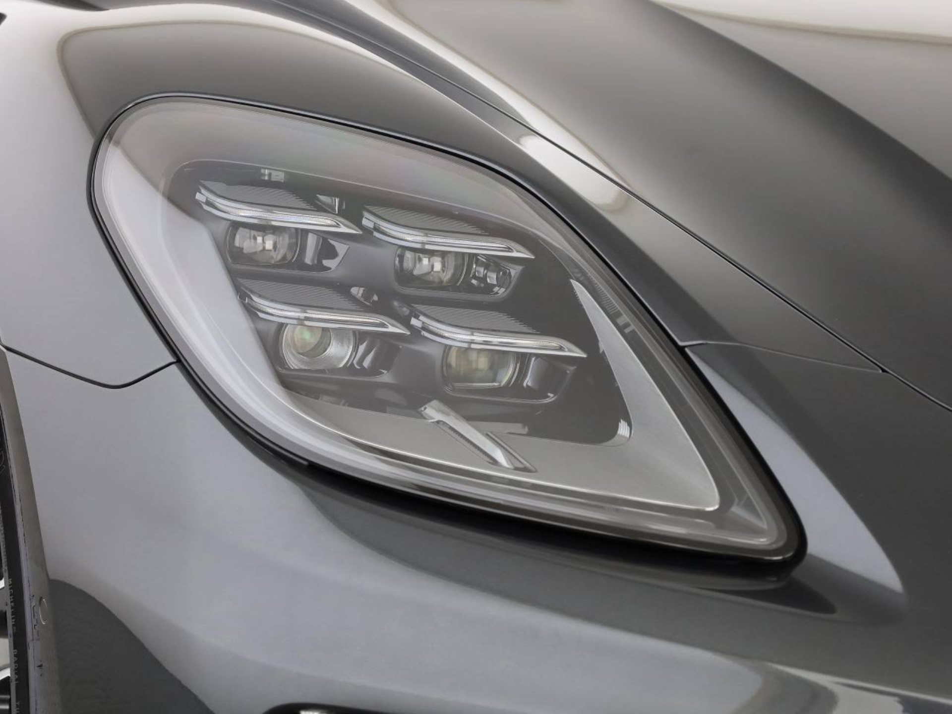 PORSCHE Panamera 4S E-Hybrid-image-17