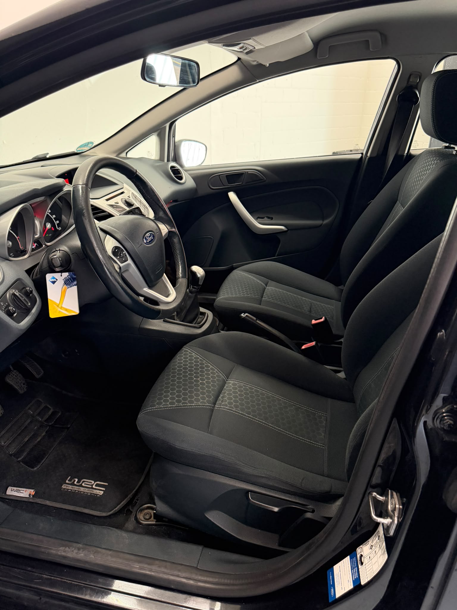 FORD Fiesta 1.4 16V Trend ***CH-Fahrzeug***-image-10