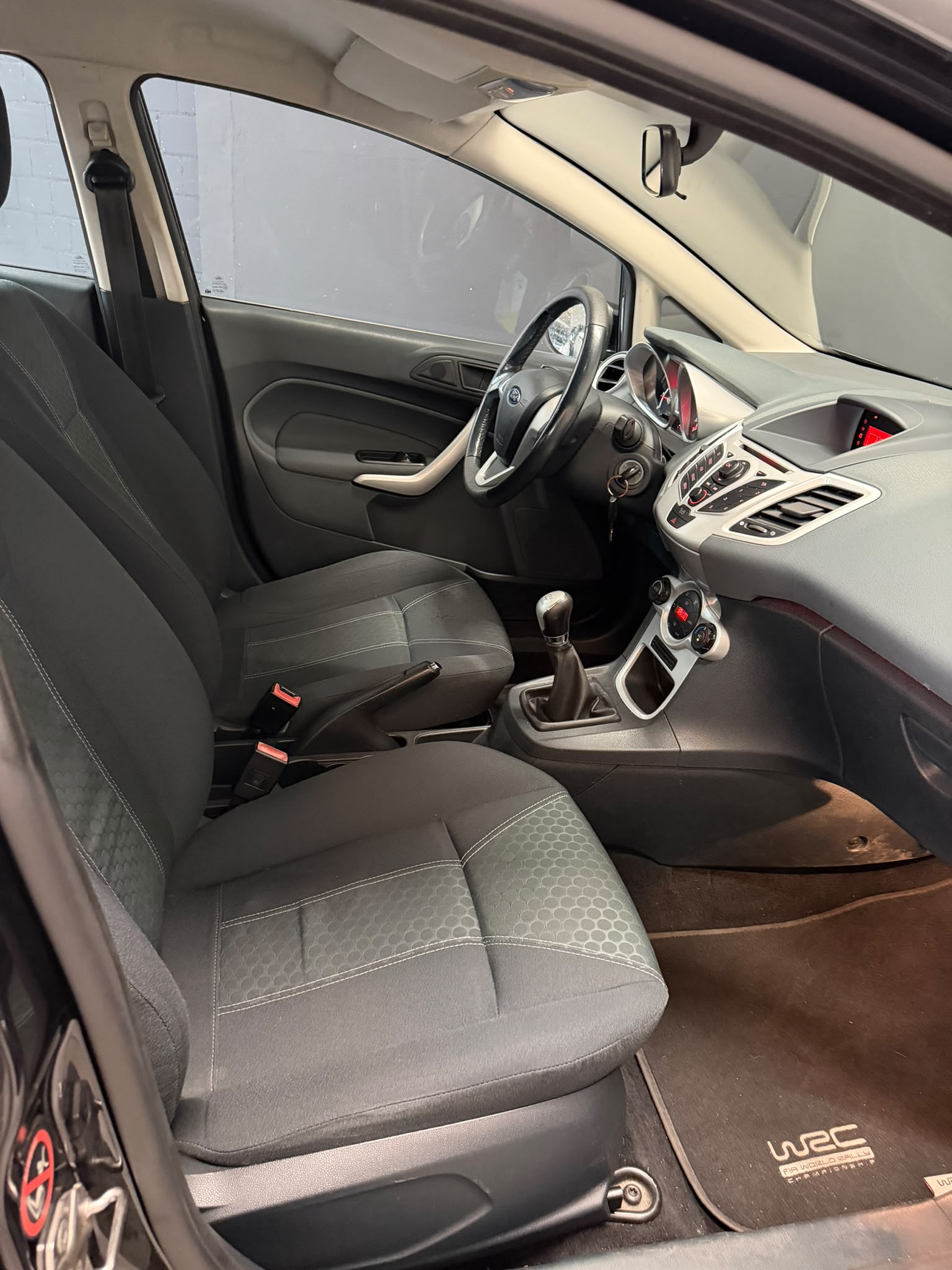 FORD Fiesta 1.4 16V Trend ***CH-Fahrzeug***-image-11