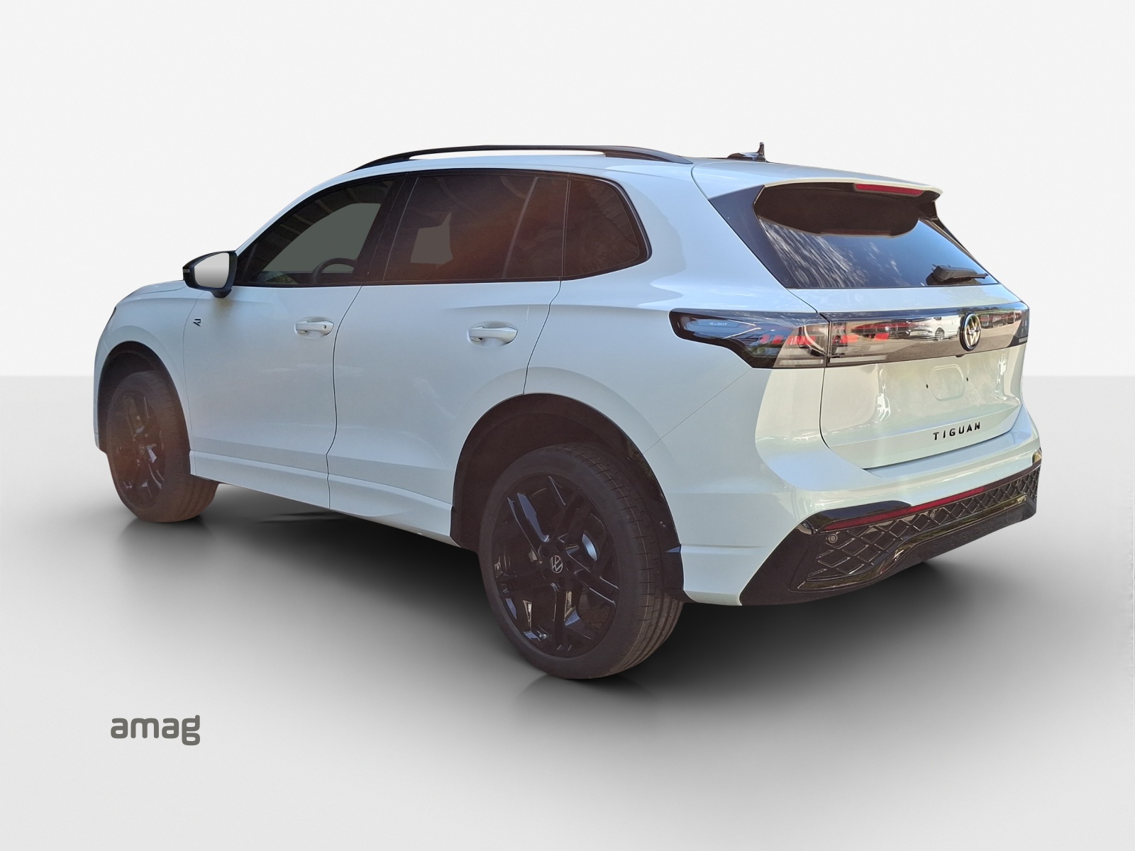VW Tiguan 2.0 TSI DSG R-Line Plus 4Motion-image-2