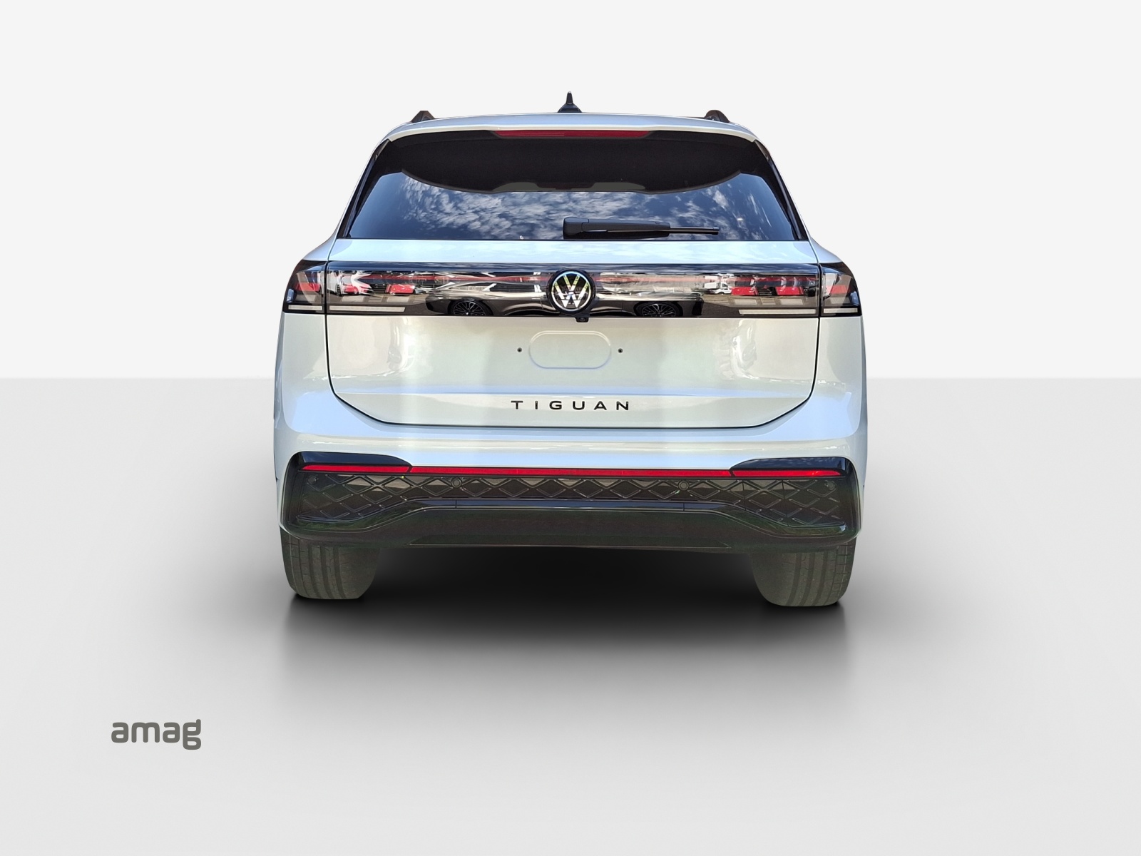 VW Tiguan 2.0 TSI DSG R-Line Plus 4Motion-image-3