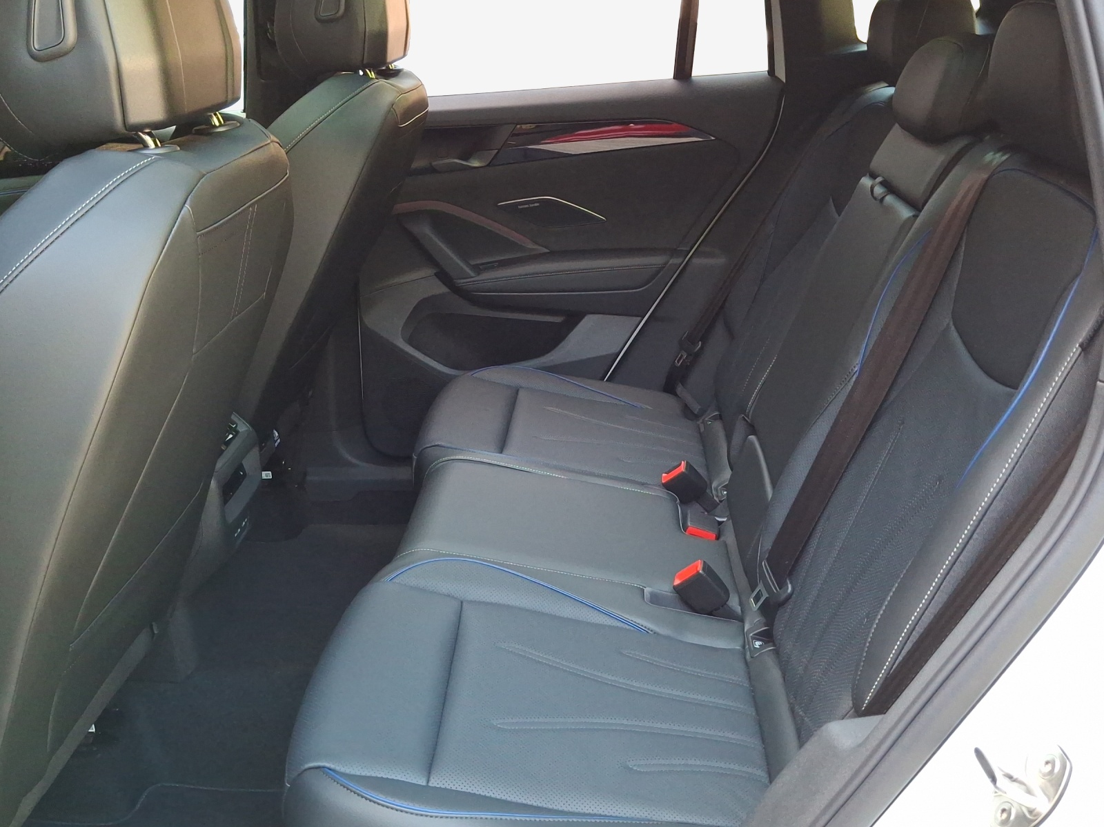 VW Tiguan 2.0 TSI DSG R-Line Plus 4Motion-image-11