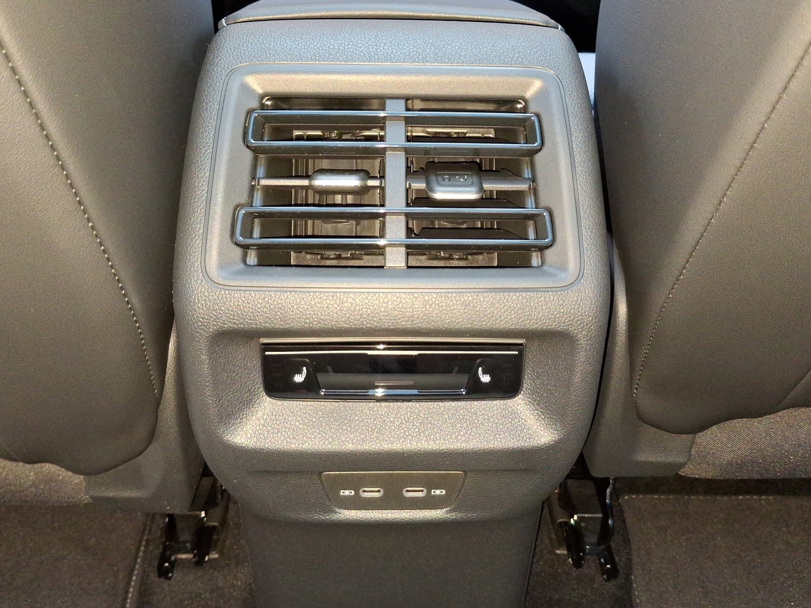VW Tiguan 2.0 TSI DSG R-Line Plus 4Motion-image-10