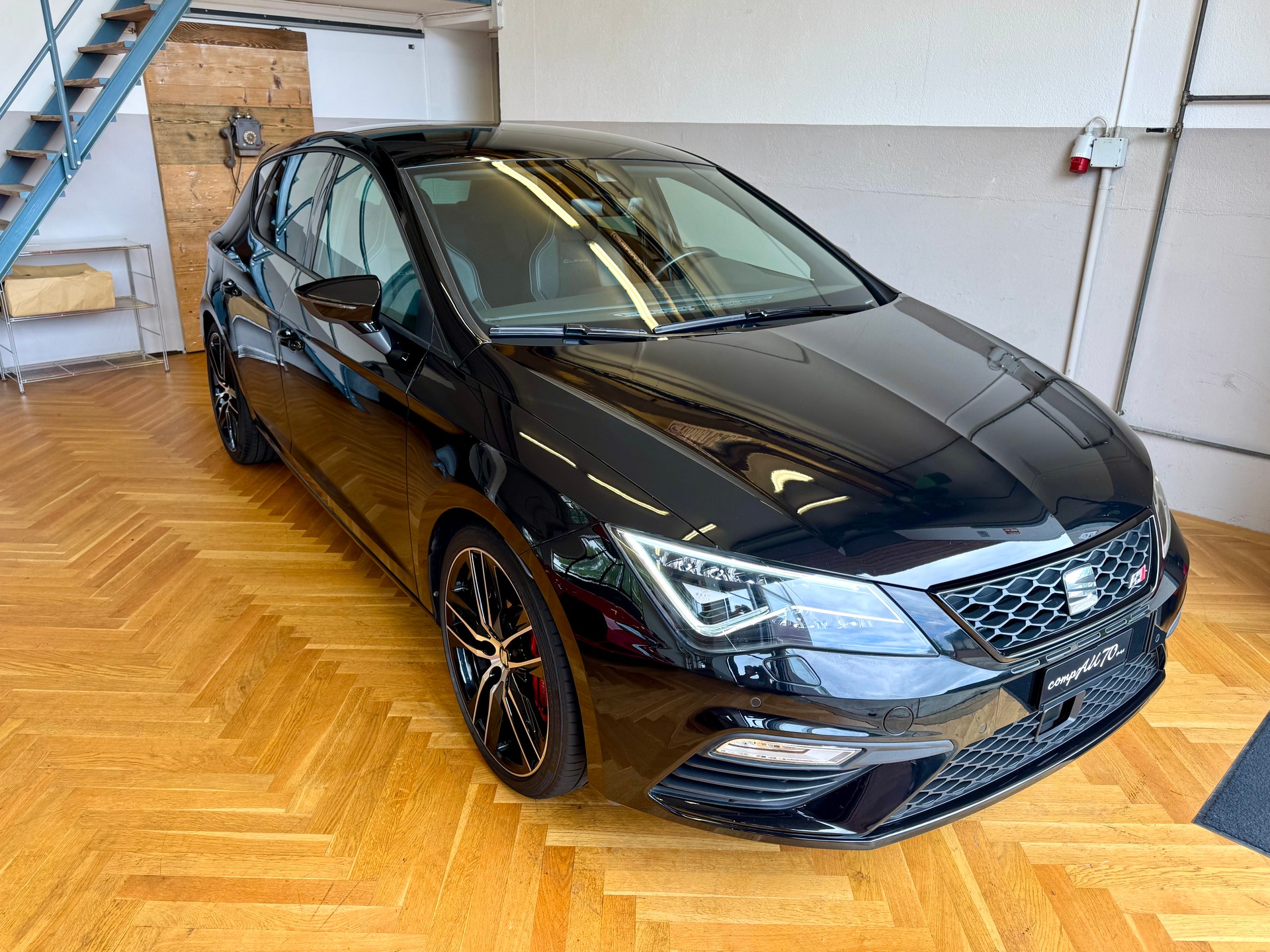 SEAT Leon 2.0 TSI Cupra 300 DSG-showroom-element-1