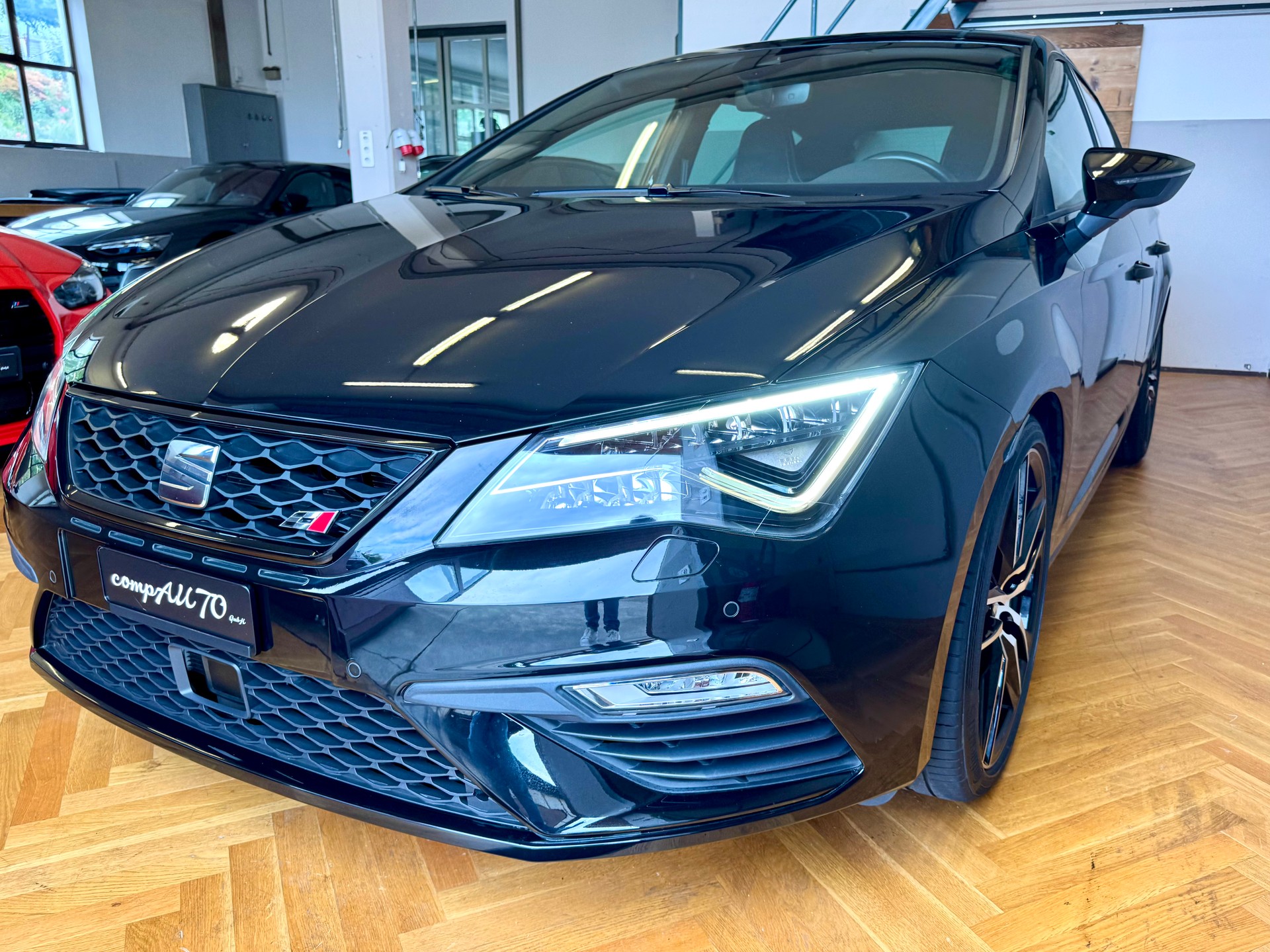 SEAT Leon 2.0 TSI Cupra 300 DSG-image-10