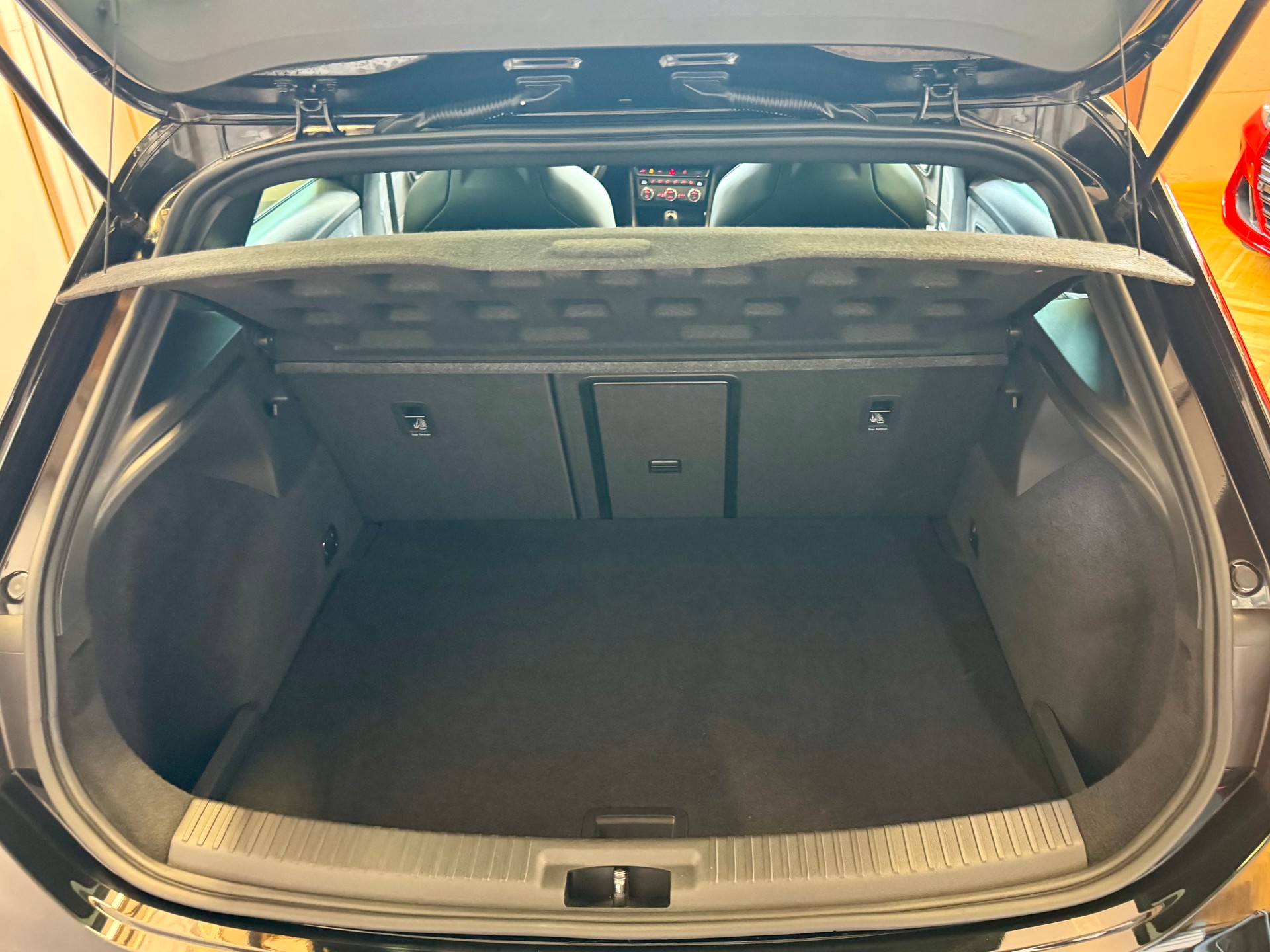 SEAT Leon 2.0 TSI Cupra 300 DSG-image-18