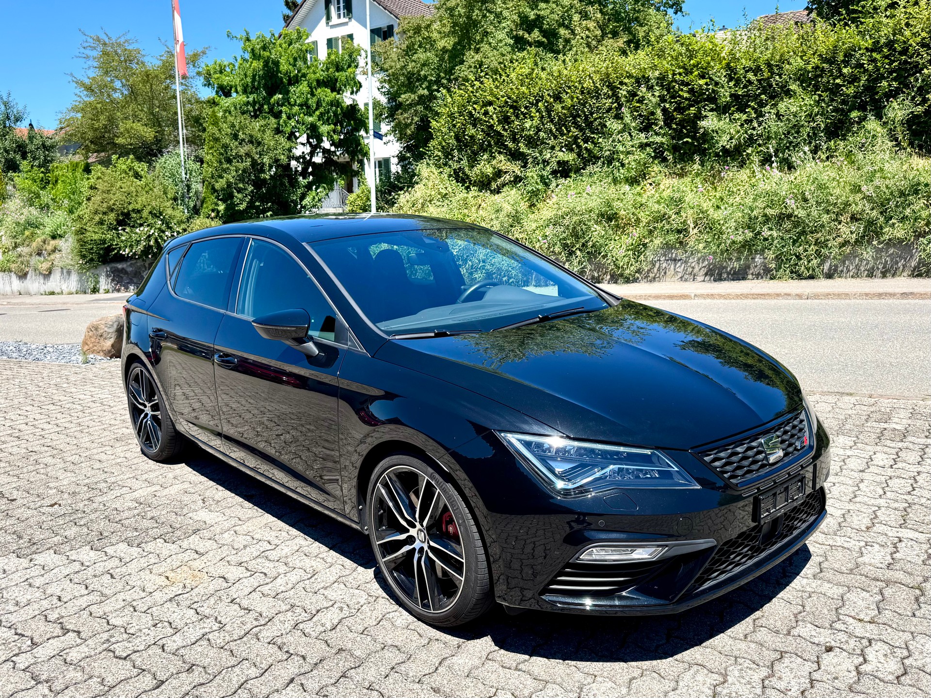 SEAT Leon 2.0 TSI Cupra 300 DSG-image-0