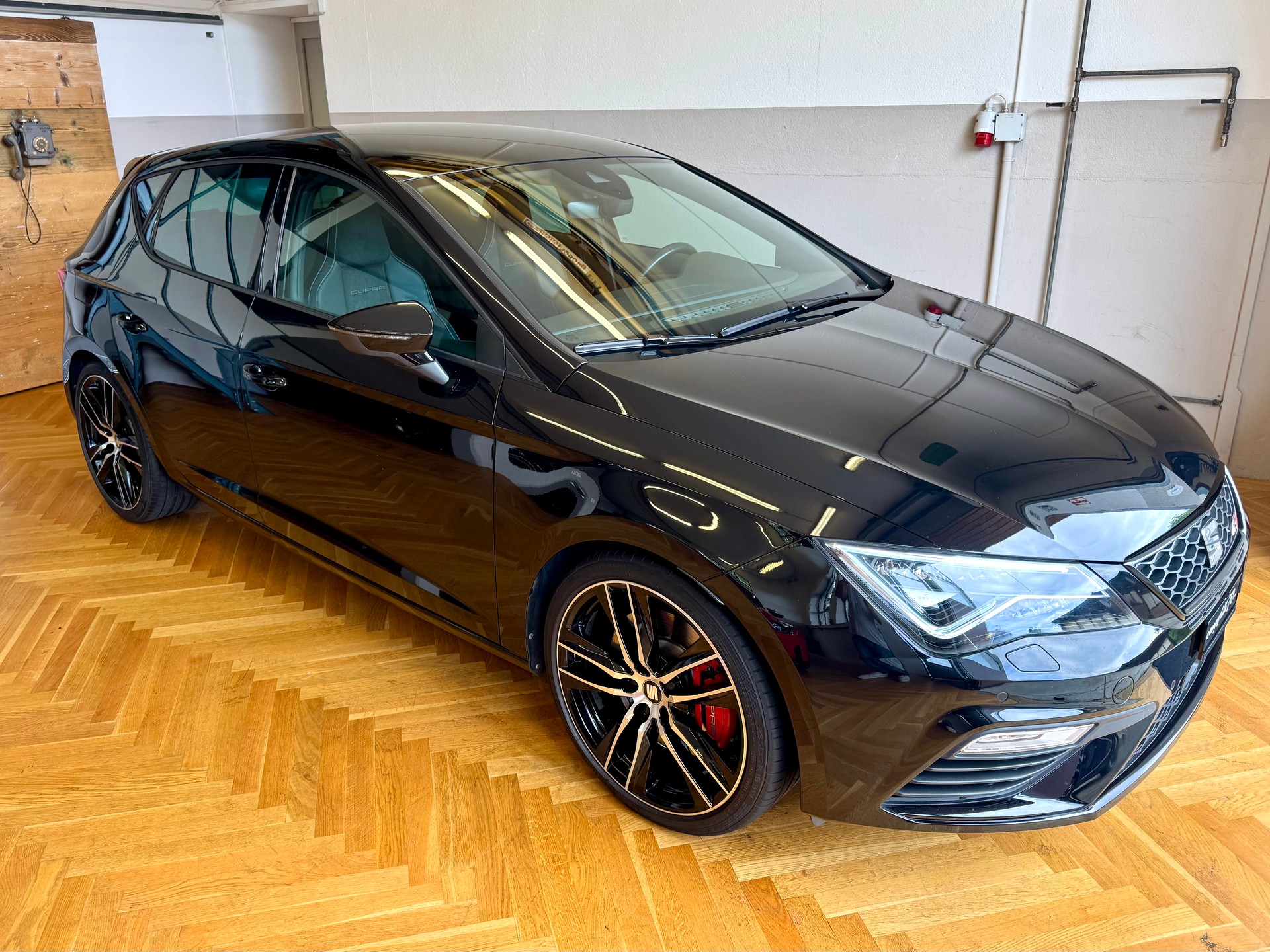 SEAT Leon 2.0 TSI Cupra 300 DSG-showroom-element-3