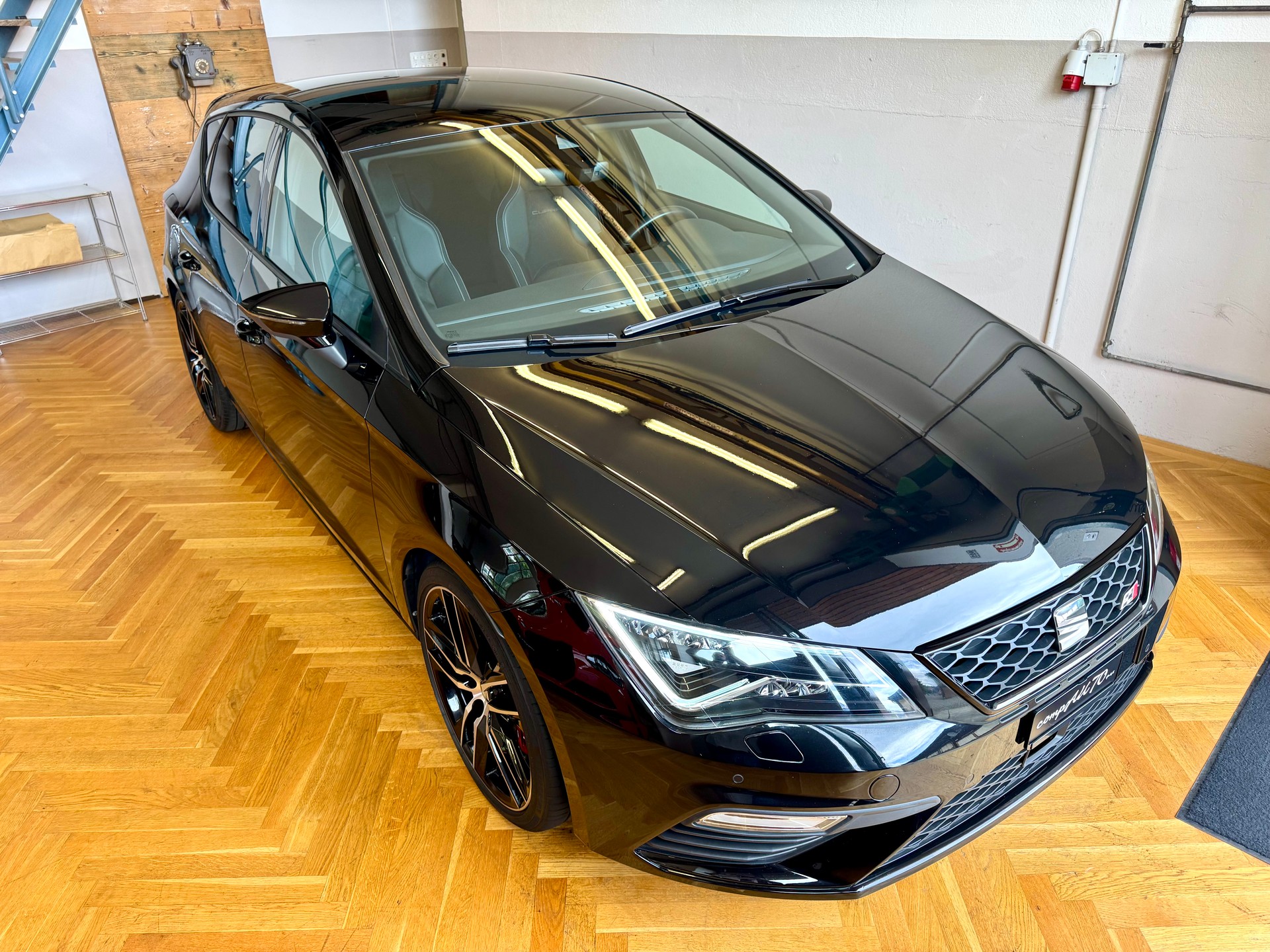 SEAT Leon 2.0 TSI Cupra 300 DSG-image-13