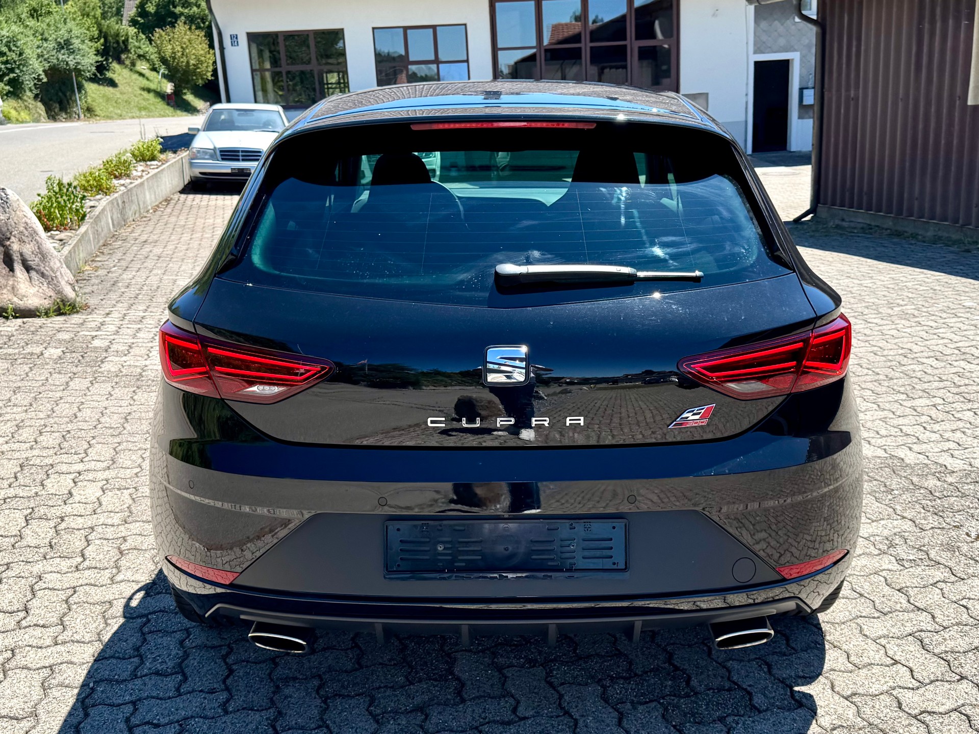 SEAT Leon 2.0 TSI Cupra 300 DSG-image-4
