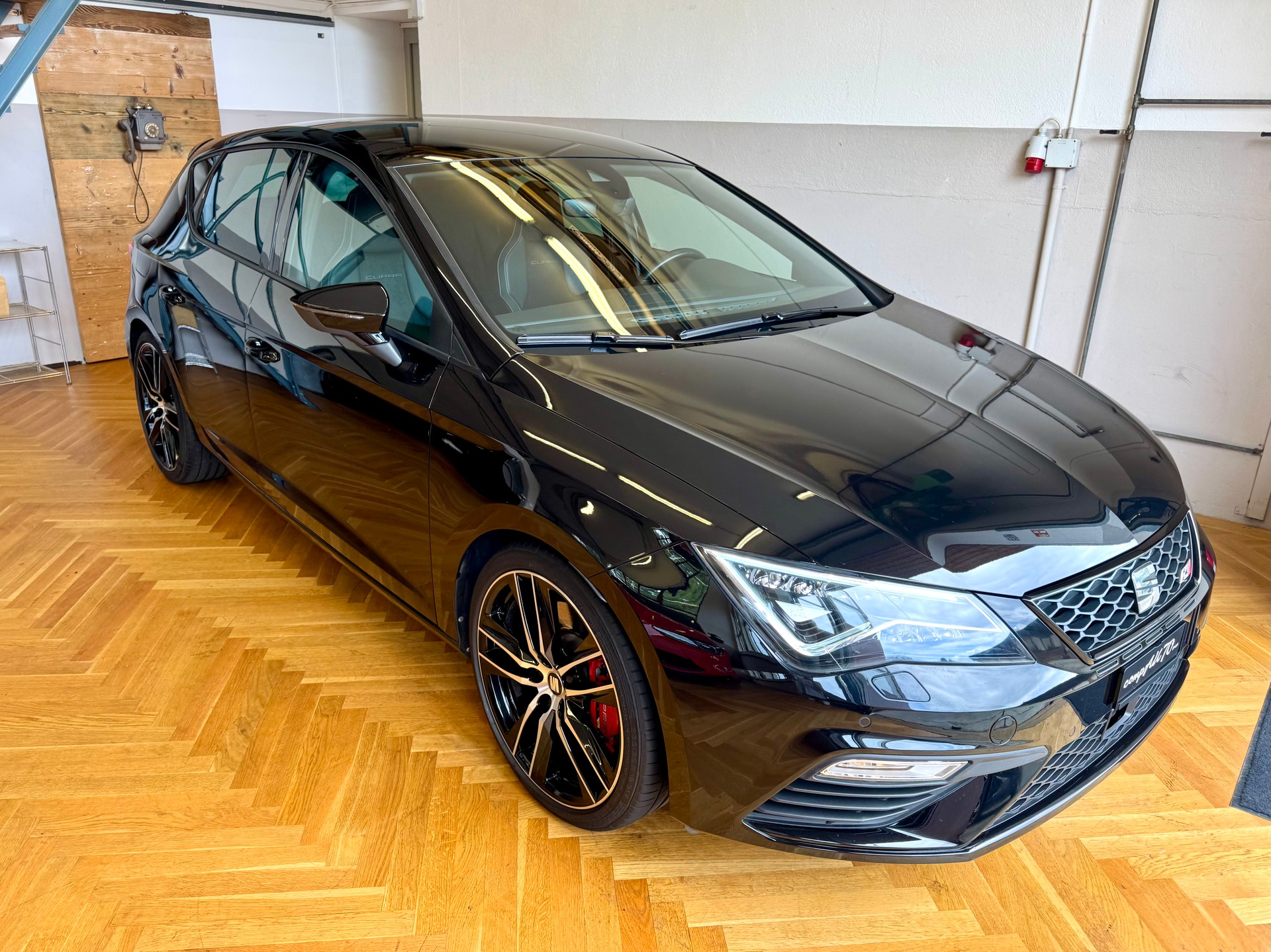 SEAT Leon 2.0 TSI Cupra 300 DSG-showroom-element-2