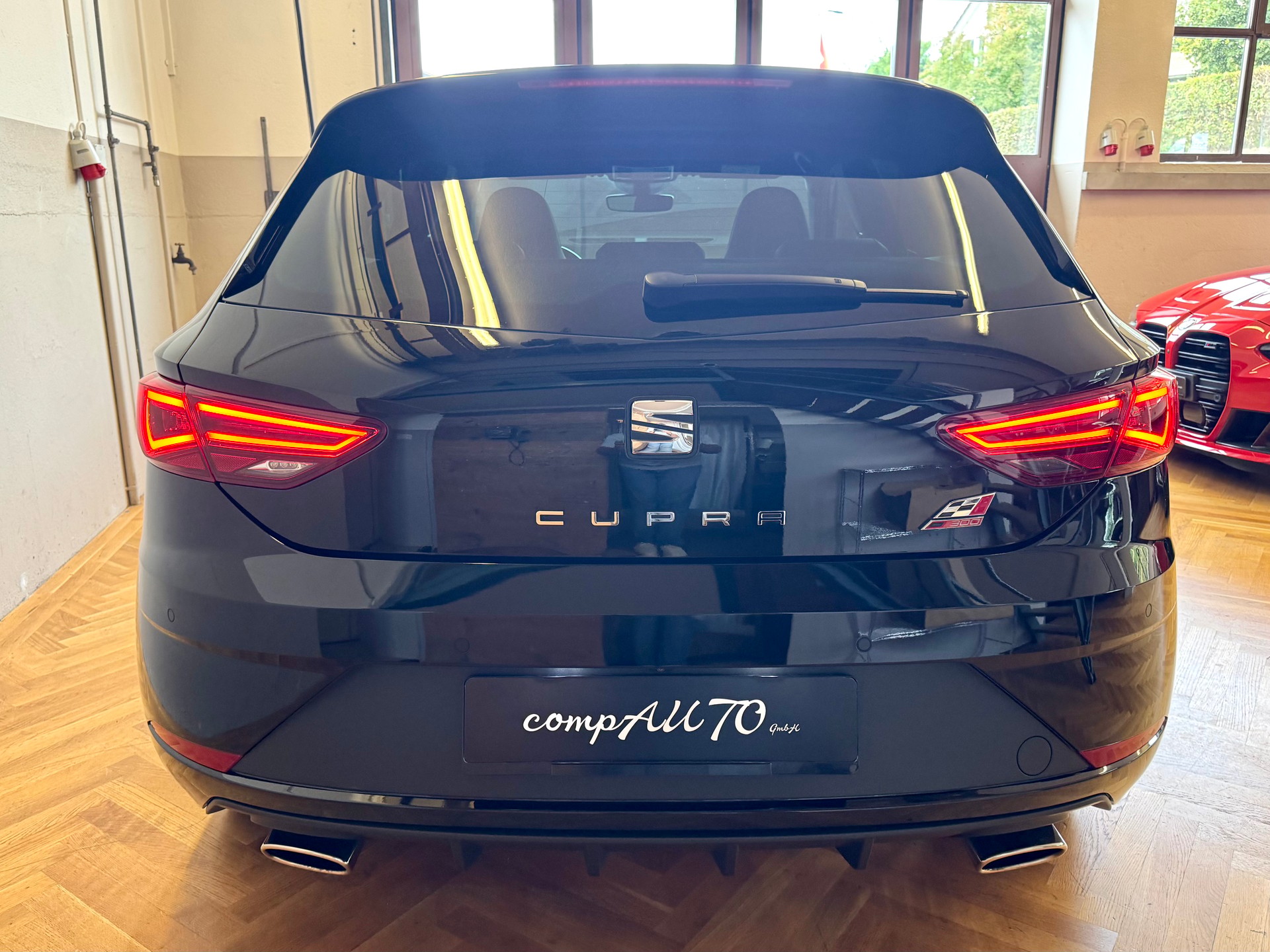 SEAT Leon 2.0 TSI Cupra 300 DSG-image-8
