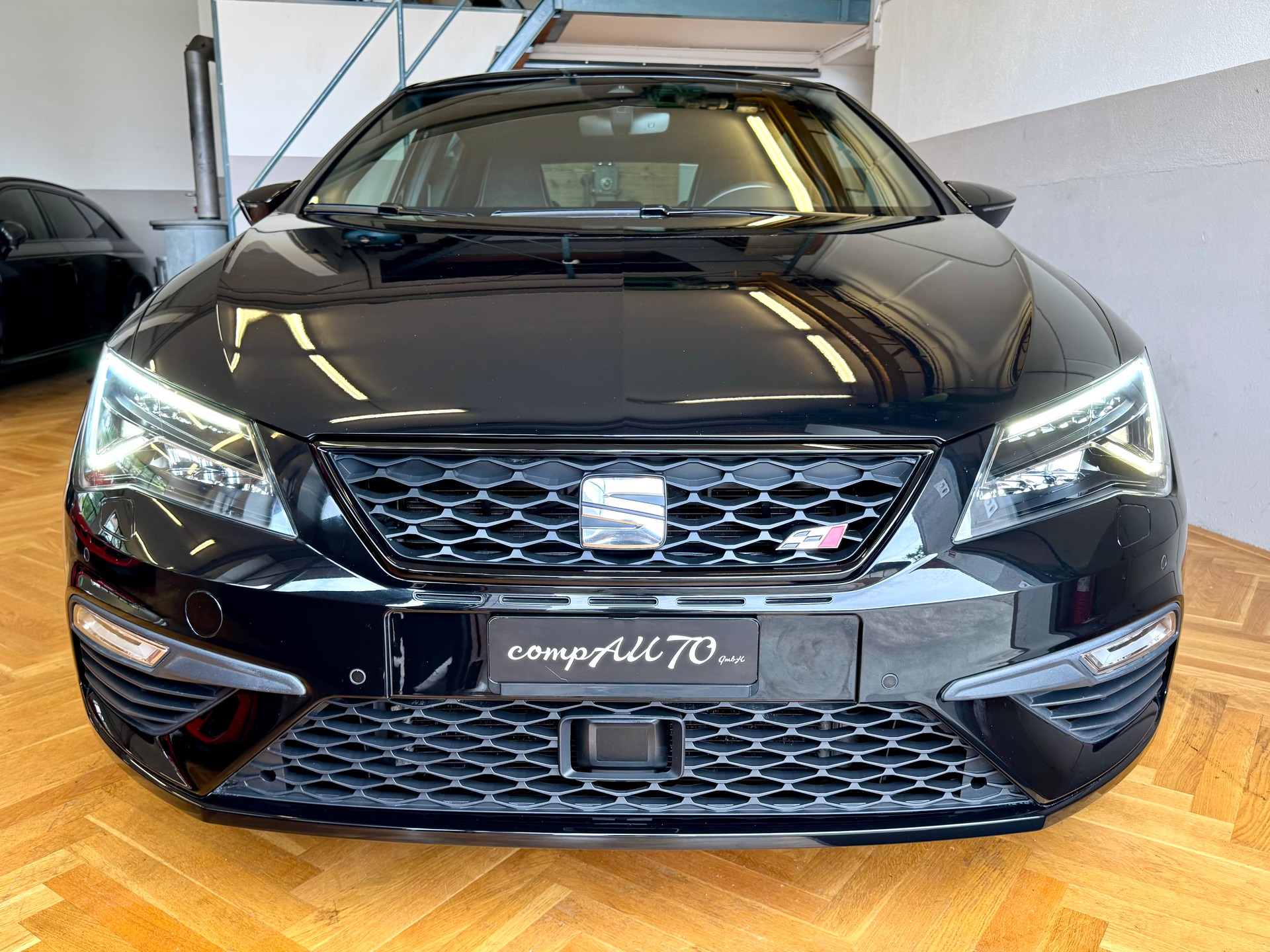 SEAT Leon 2.0 TSI Cupra 300 DSG-image-11