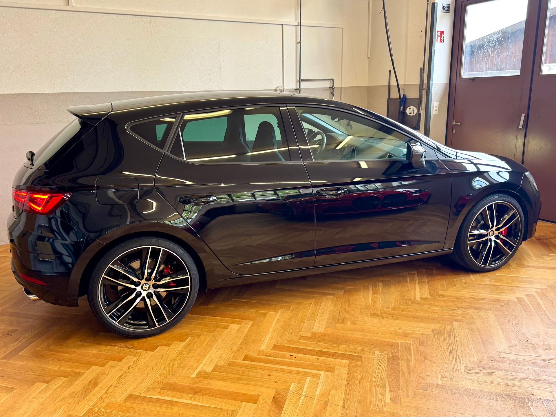SEAT Leon 2.0 TSI Cupra 300 DSG-image-5