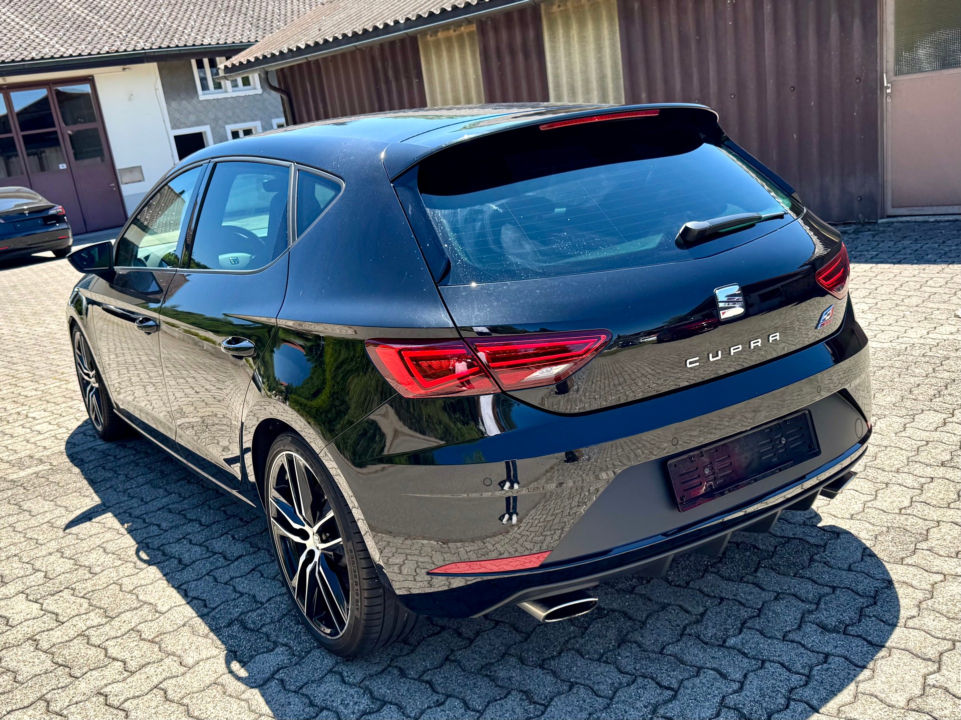 SEAT Leon 2.0 TSI Cupra 300 DSG-image-5