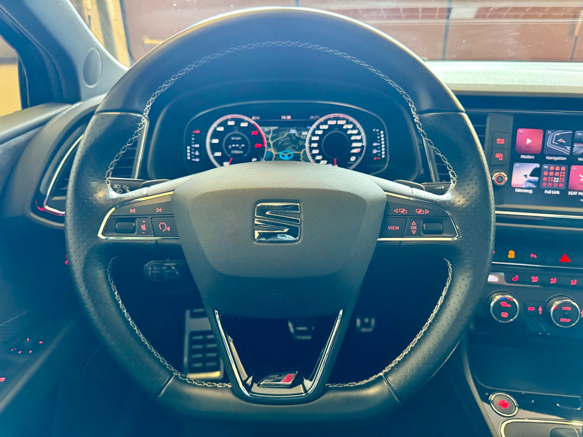 SEAT Leon 2.0 TSI Cupra 300 DSG-image-24